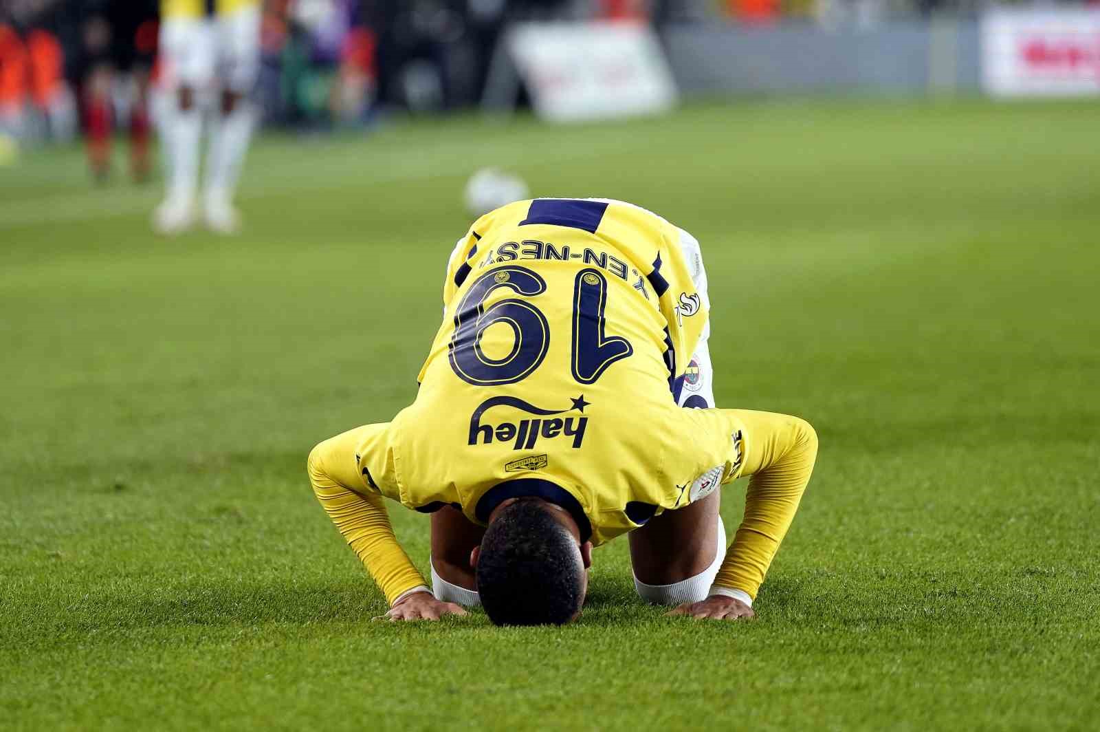 Trendyol Süper Lig: Fenerbahçe: 1 - Bodrum FK: 0 (İlk yarı)
