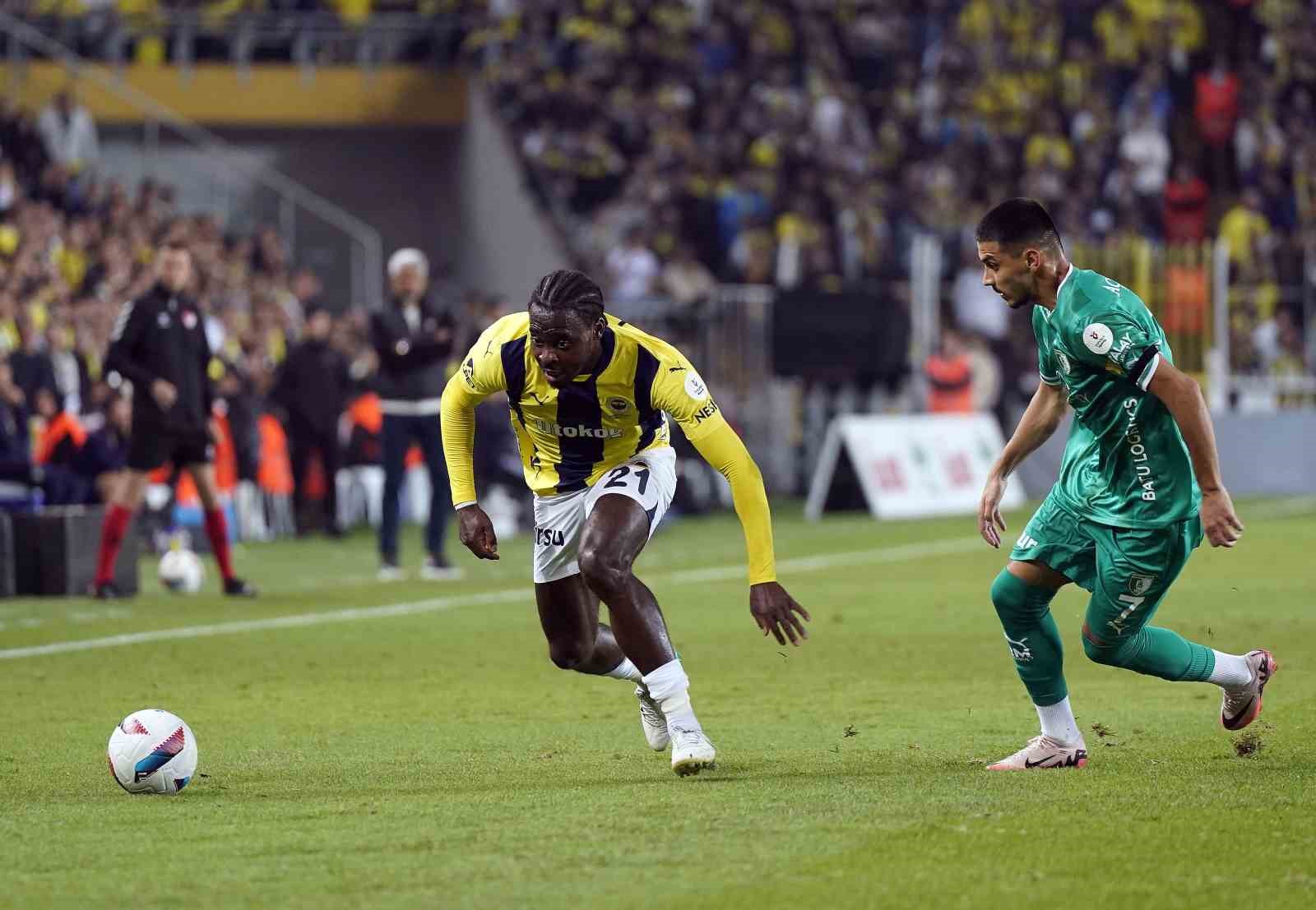 Trendyol Süper Lig: Fenerbahçe: 1 - Bodrum FK: 0 (İlk yarı)
