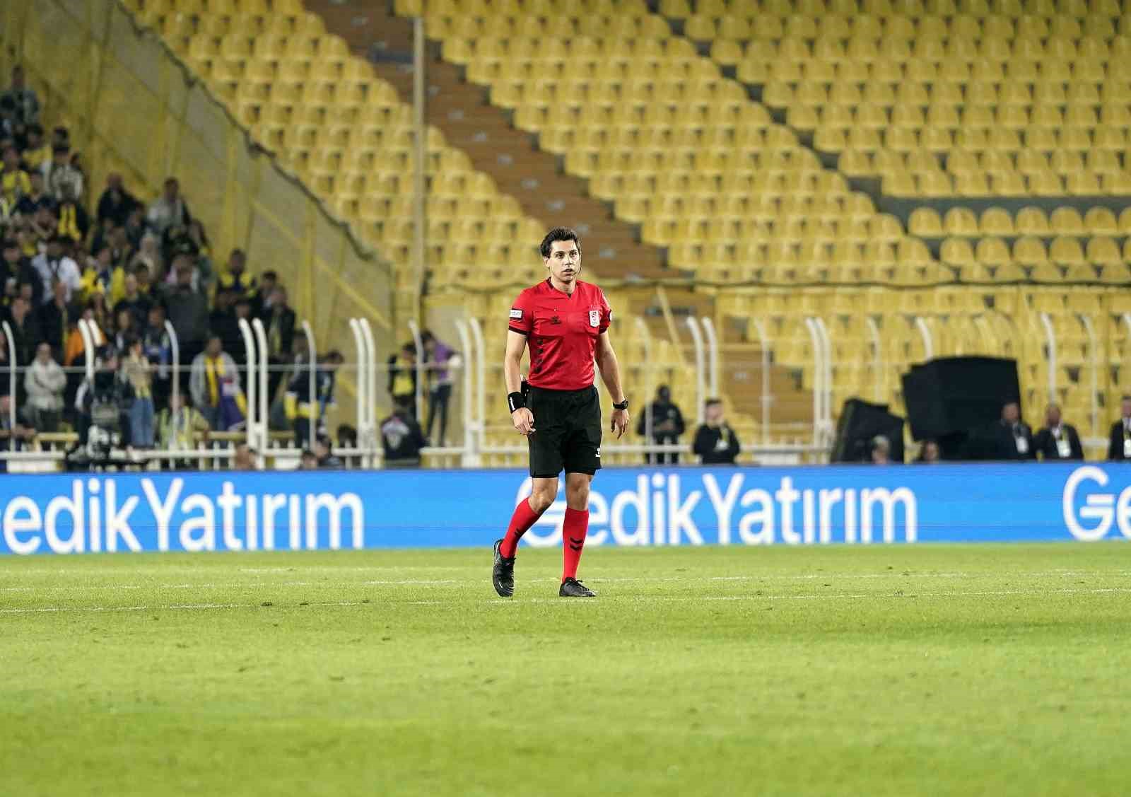 Trendyol Süper Lig: Fenerbahçe: 1 - Bodrum FK: 0 (İlk yarı)
