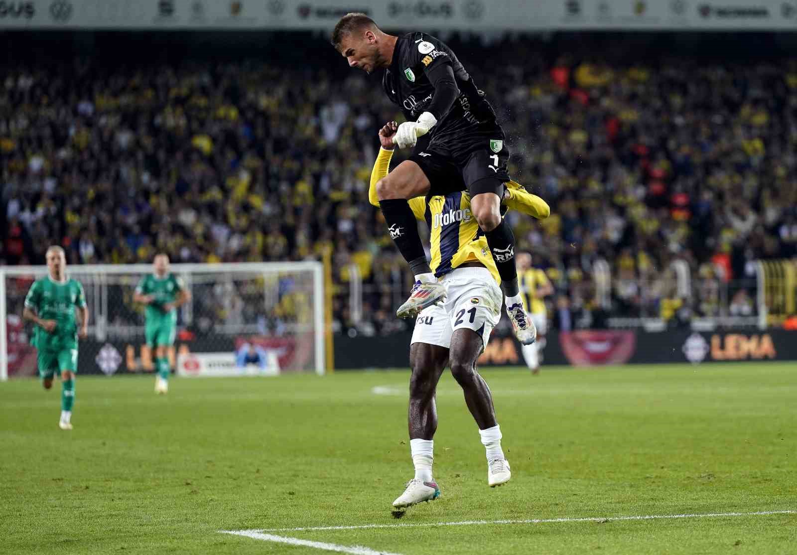 Trendyol Süper Lig: Fenerbahçe: 1 - Bodrum FK: 0 (İlk yarı)
