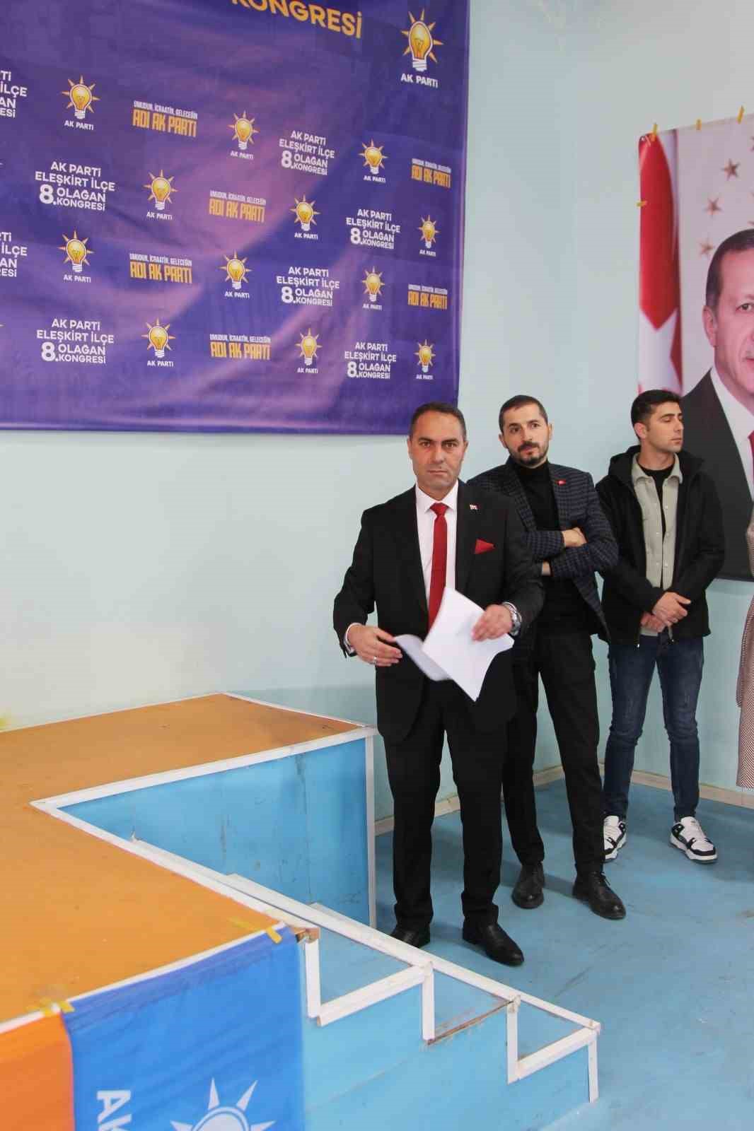 Ak Parti Eleşkirt İlçe Başkanı Taner Kazak güven tazeledi
