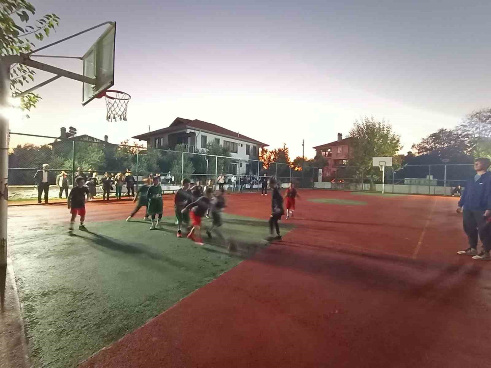 Ula’da küçükler basketbol gösteri maçı düzenlendi
