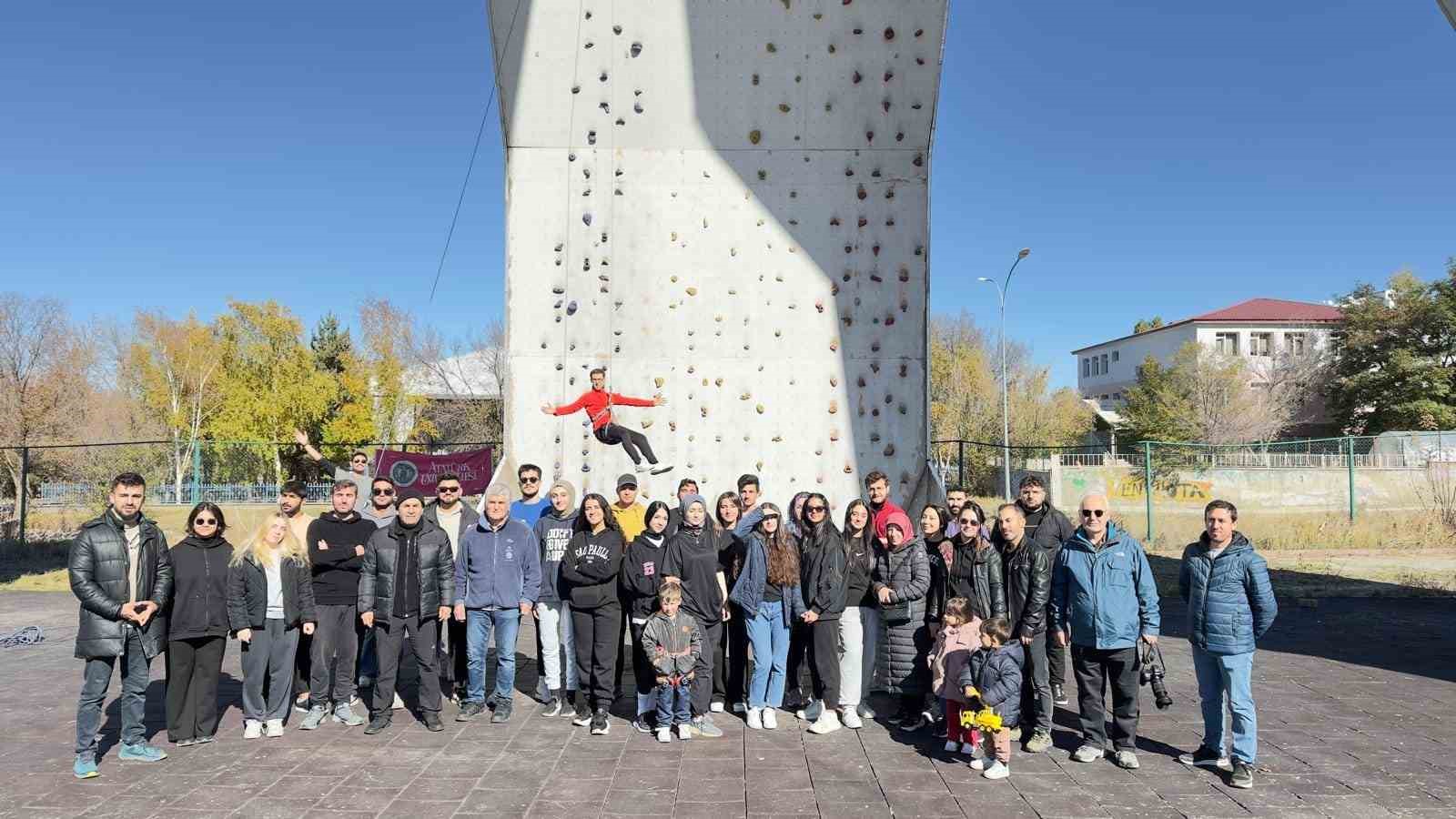 Atatürk Üniversitesi’nde heyecanlandıran tırmanış
