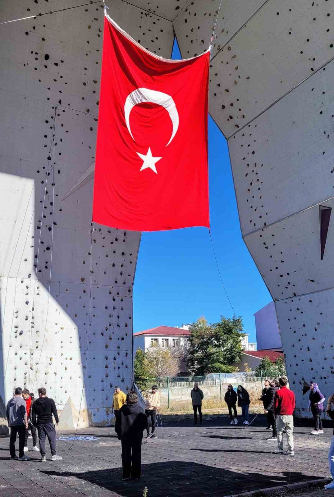 Atatürk Üniversitesi’nde heyecanlandıran tırmanış
