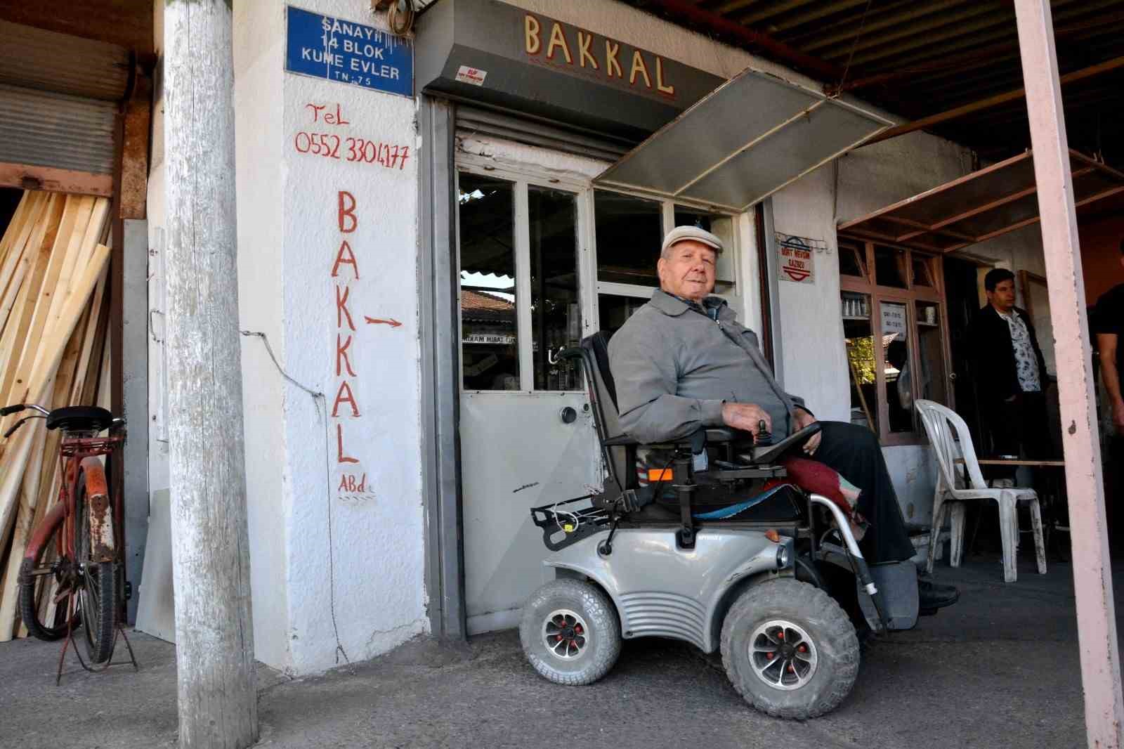 Manisa’da 82 yıllık esnaf çalışma azmiyle göz dolduruyor
