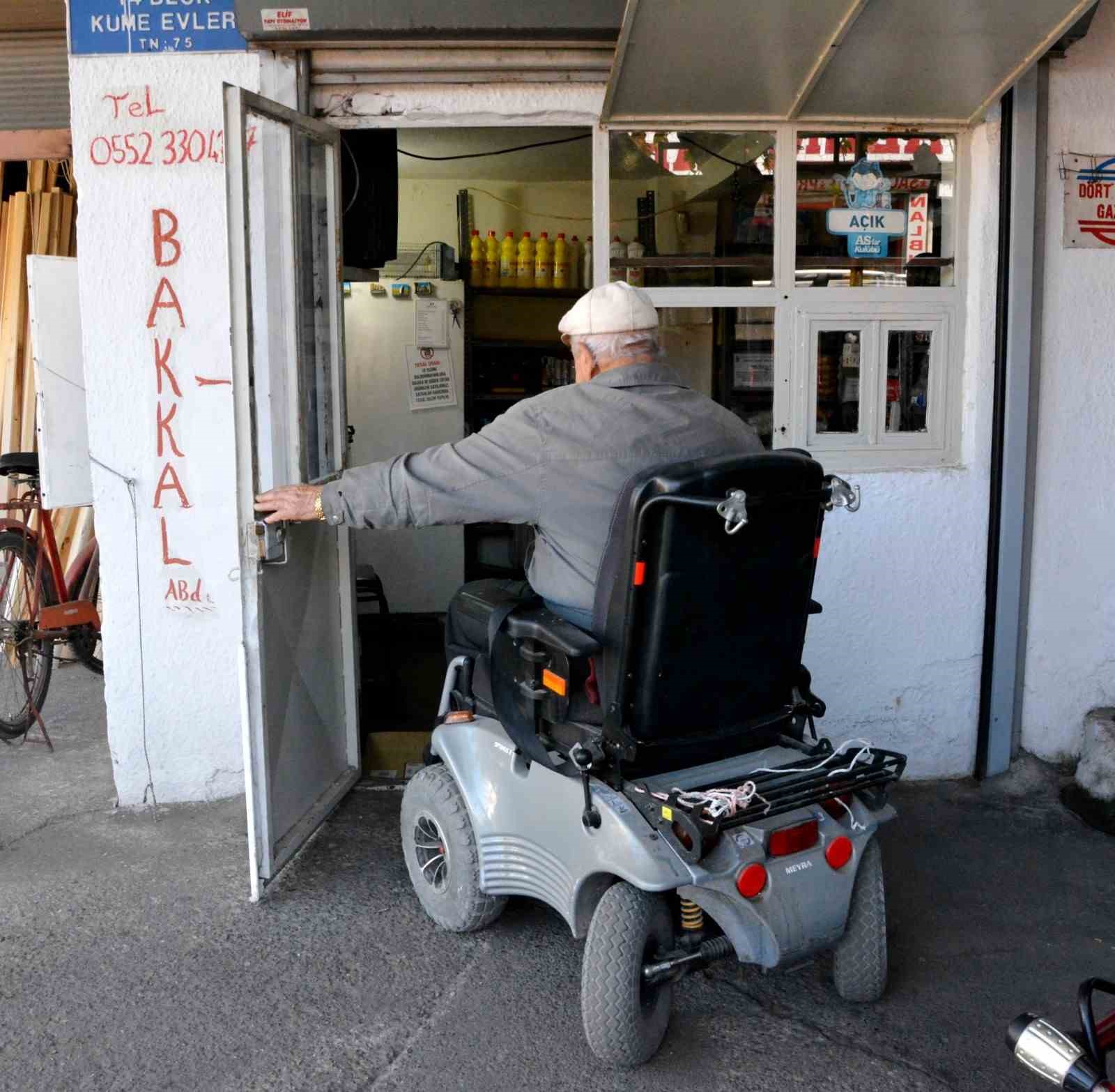 Manisa’da 82 yıllık esnaf çalışma azmiyle göz dolduruyor
