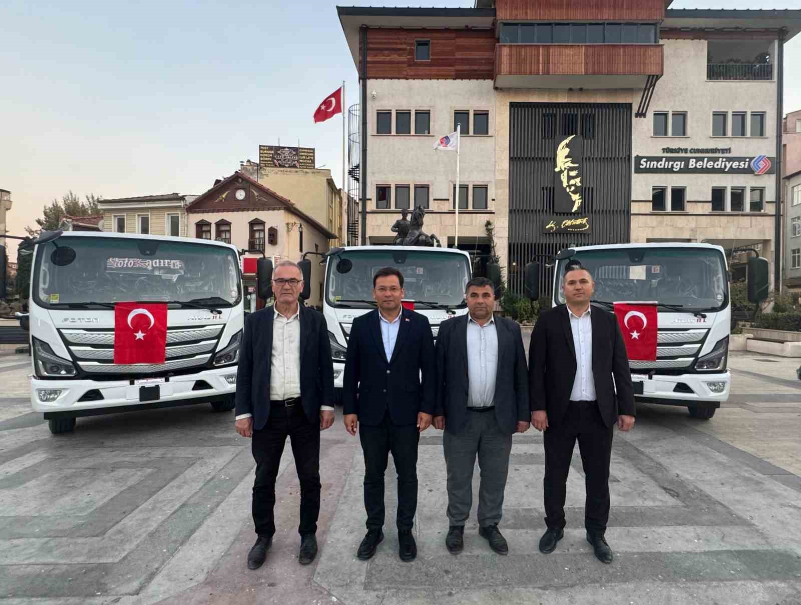 Sındırgı Belediyesi’ne 5 hizmet aracı
