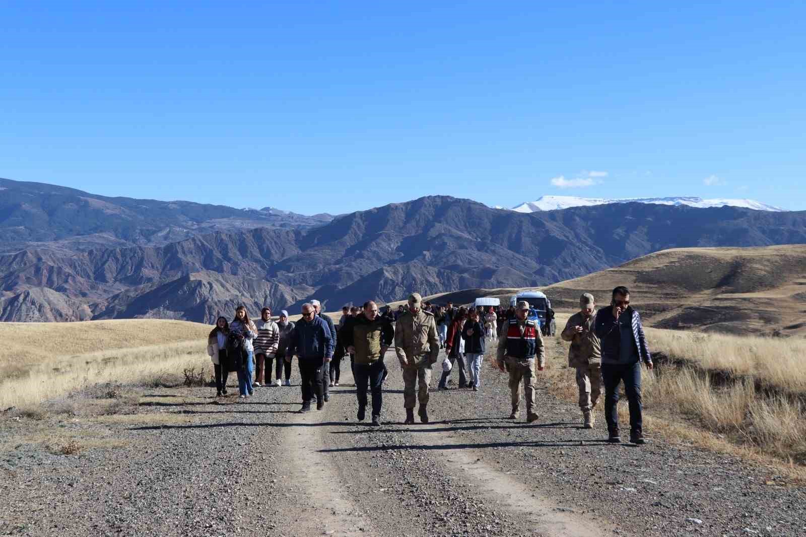 Doğa yürüyüşü ile Cumhuriyet coşkusunu yaşadılar
