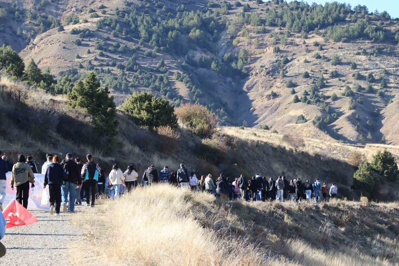 Doğa yürüyüşü ile Cumhuriyet coşkusunu yaşadılar
