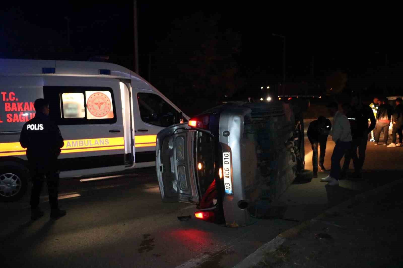 Refüje çarpıp takla atan araçta aynı aileden 5 kişi yaralandı
