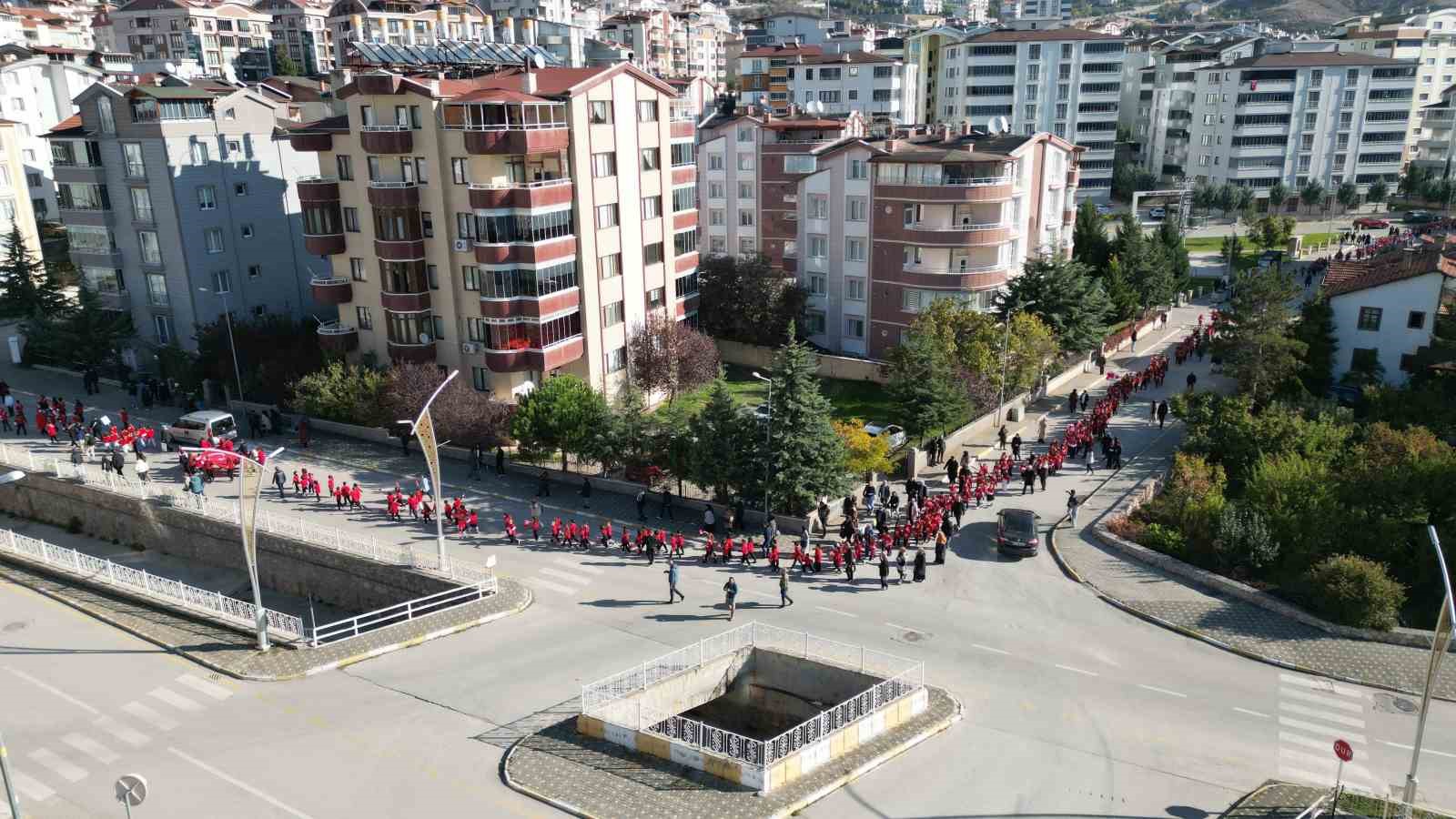 Tokat’ta miniklerden Cumhuriyet korteji
