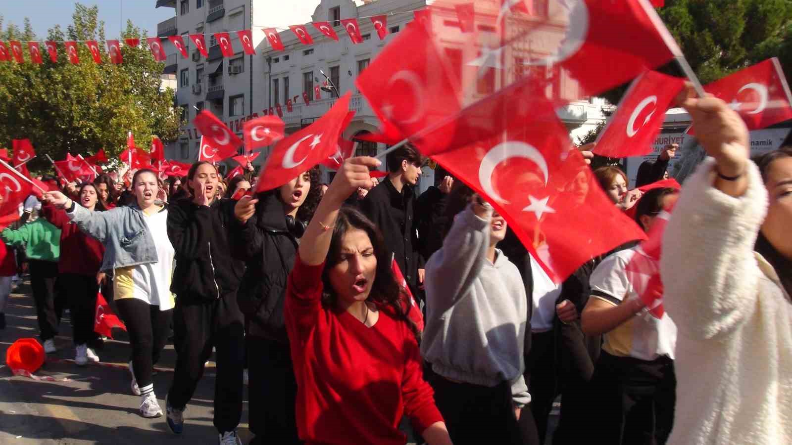 Manisa Lisesi’nden 140’ıncı yıla görkemli kutlama
