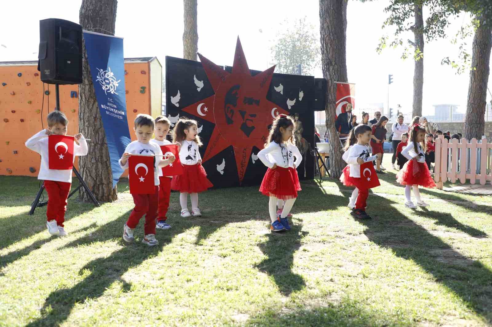 Aydın Büyükşehir Belediyesi Çocuk Gelişim Merkezleri’ni 29 Ekim coşkusu sardı
