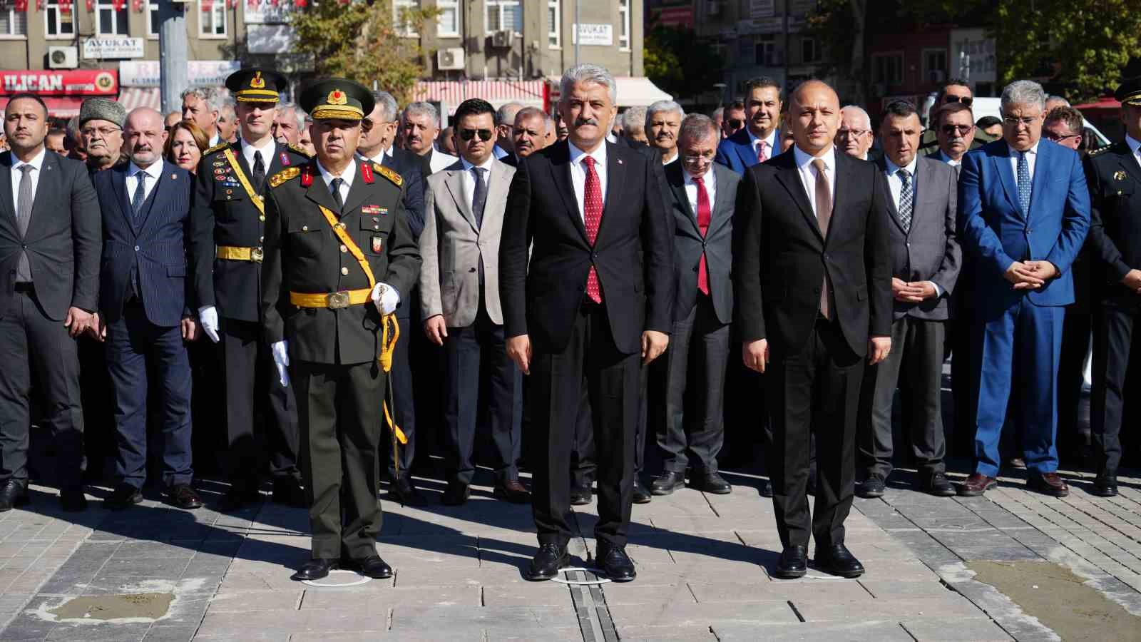 Kırıkkale’de Cumhuriyet Bayramı töreninde çelenkler sunuldu
