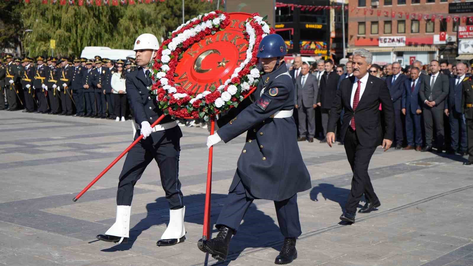 Kırıkkale’de Cumhuriyet Bayramı töreninde çelenkler sunuldu
