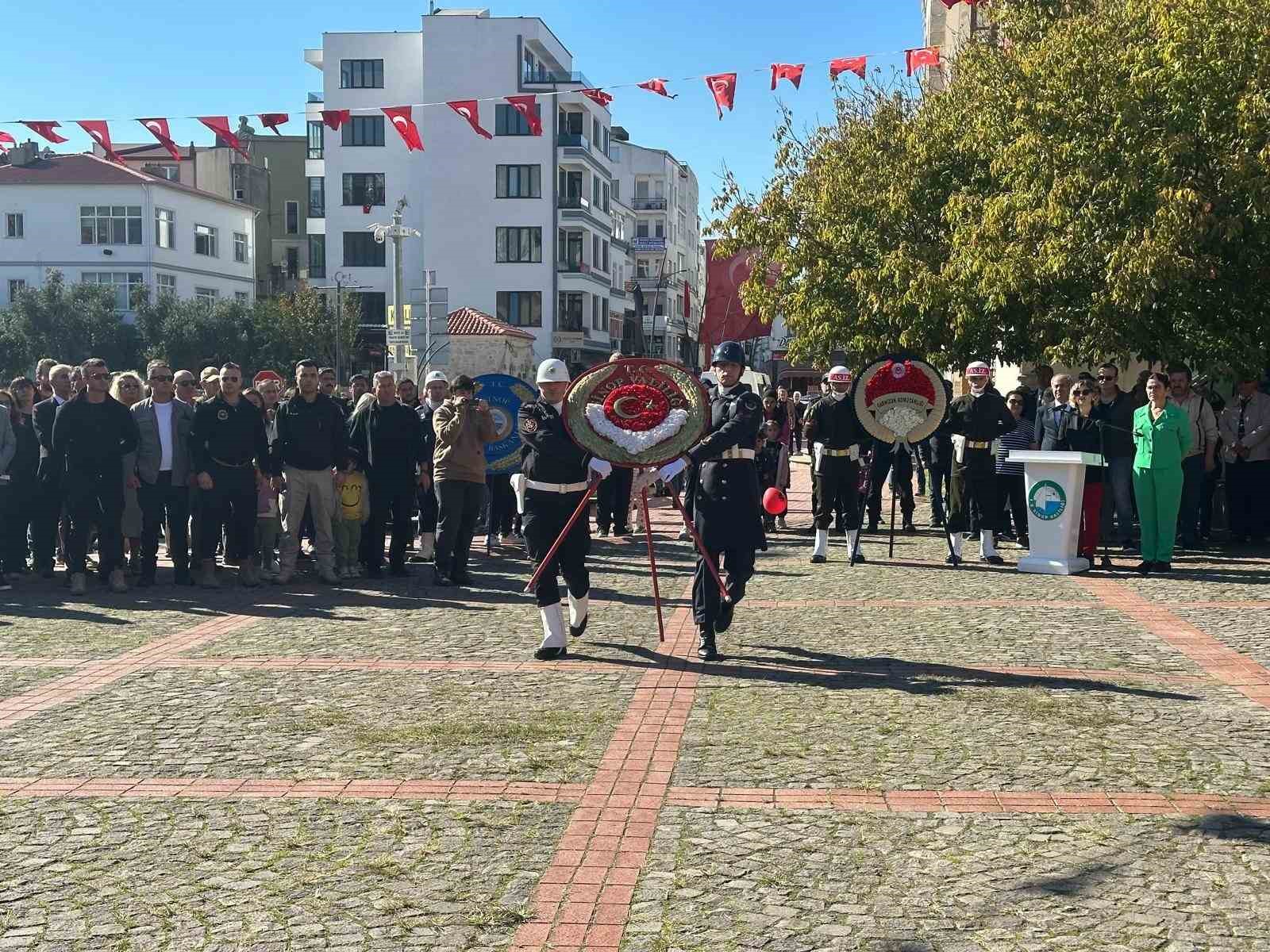 Cumhuriyet Bayramı çelenk sunma töreni
