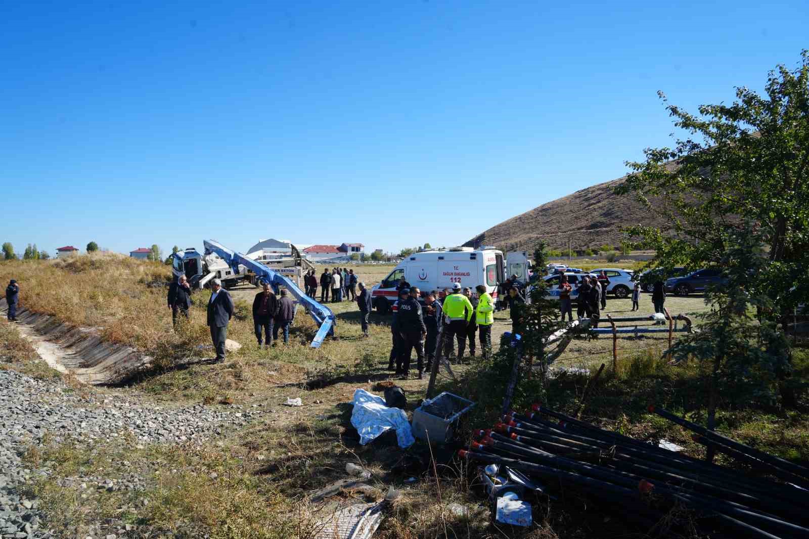 Muş Valisi Ani Çakır tren kazasının olduğu bölgeye gitti
