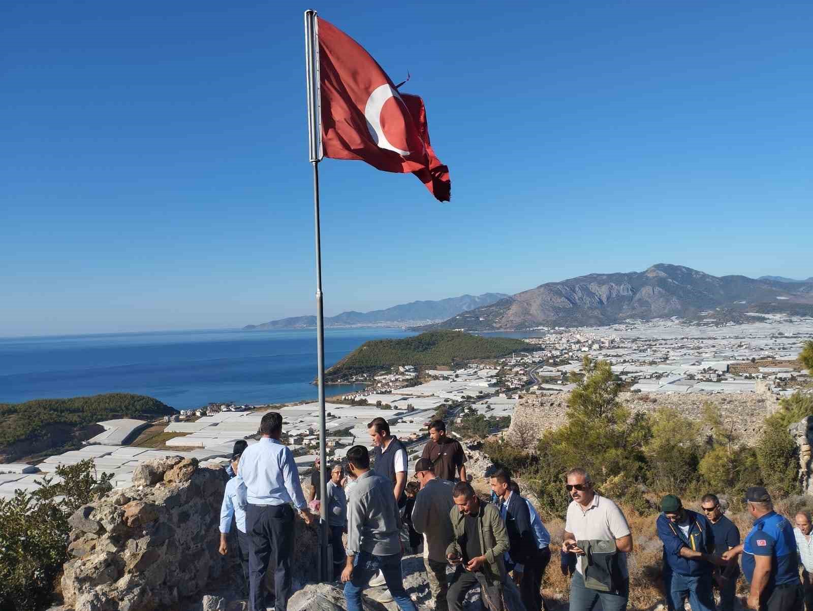 Softa Kalesinde bayrak değişimi
