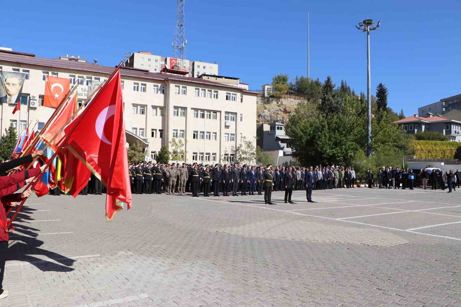 Şırnak’ta Cumhuriyet Bayramı kutlamaları çelenk töreniyle başladı
