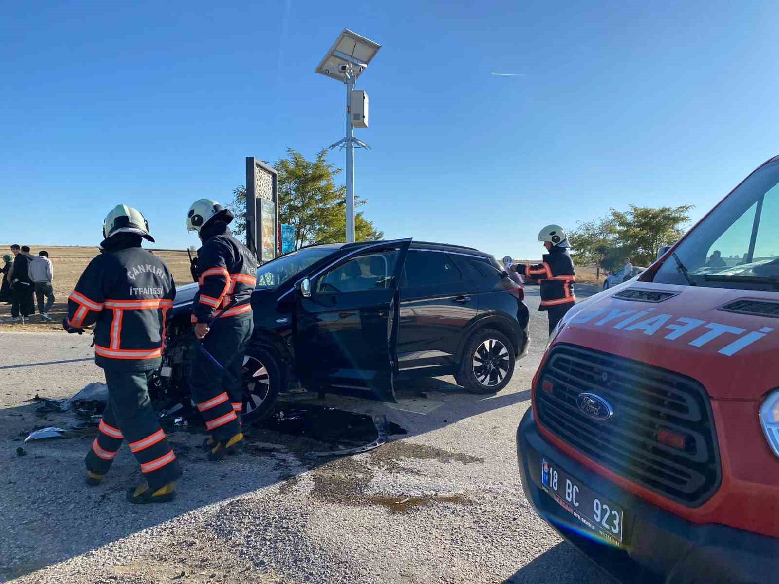 Çankırı’da iki otomobil çarpıştı: 9 yaralı
