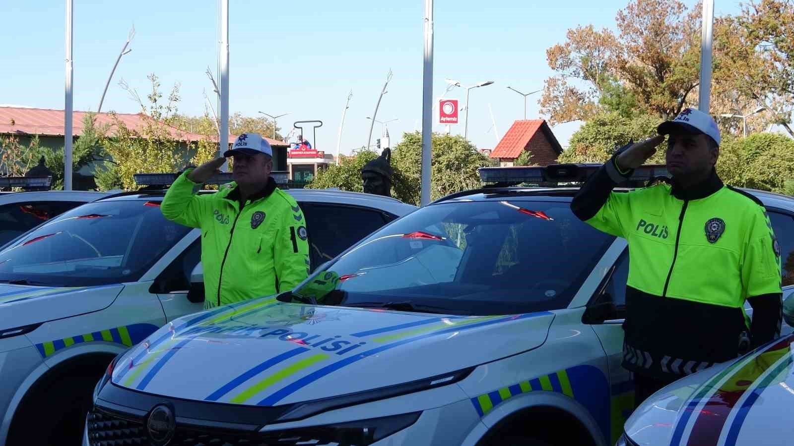 Uşak’ta emniyet ve jandarmaya 18 yeni hizmet aracı teslim edildi
