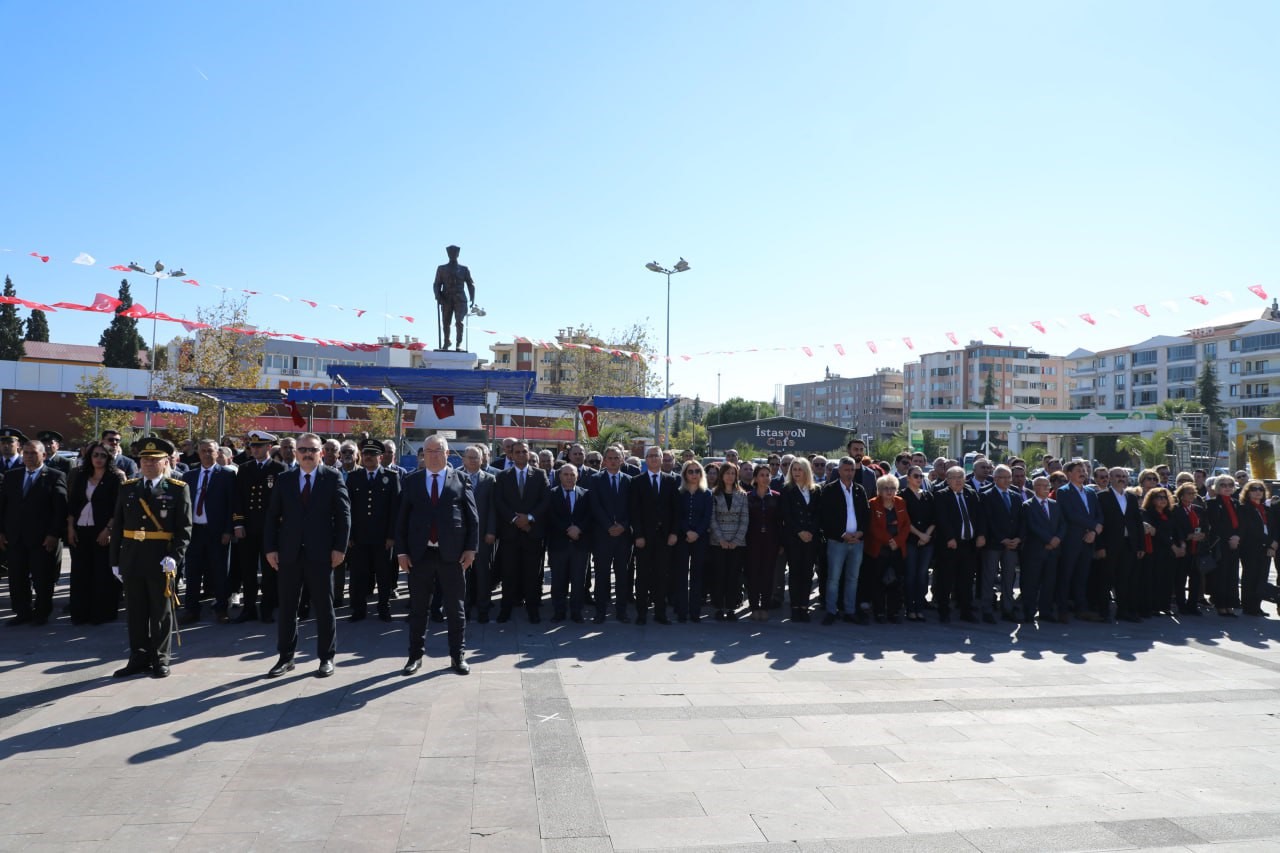 Edremit’te Cumhuriyet’in 101. yılı kutlamaları coşkuyla başladı
