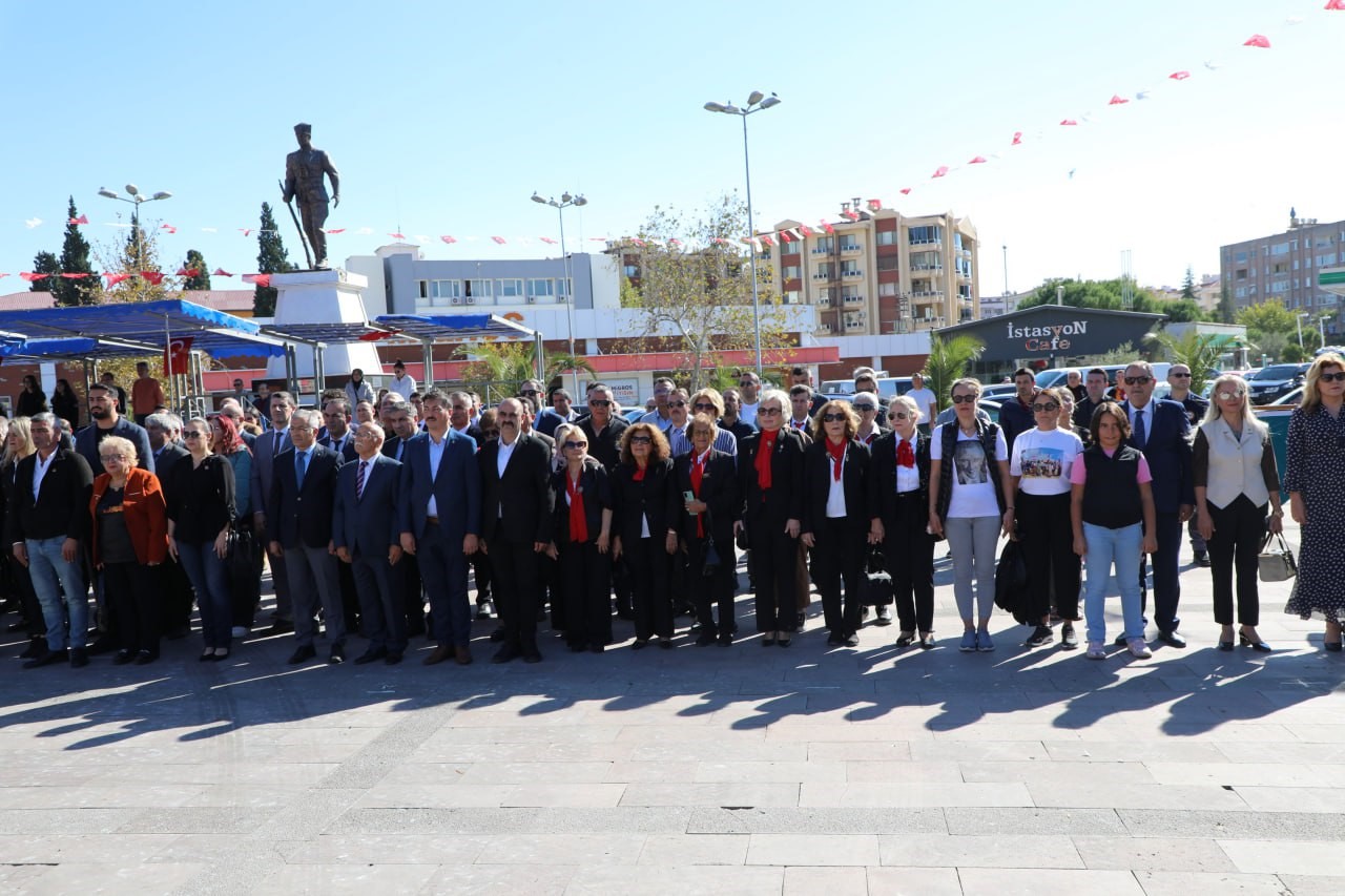 Edremit’te Cumhuriyet’in 101. yılı kutlamaları coşkuyla başladı
