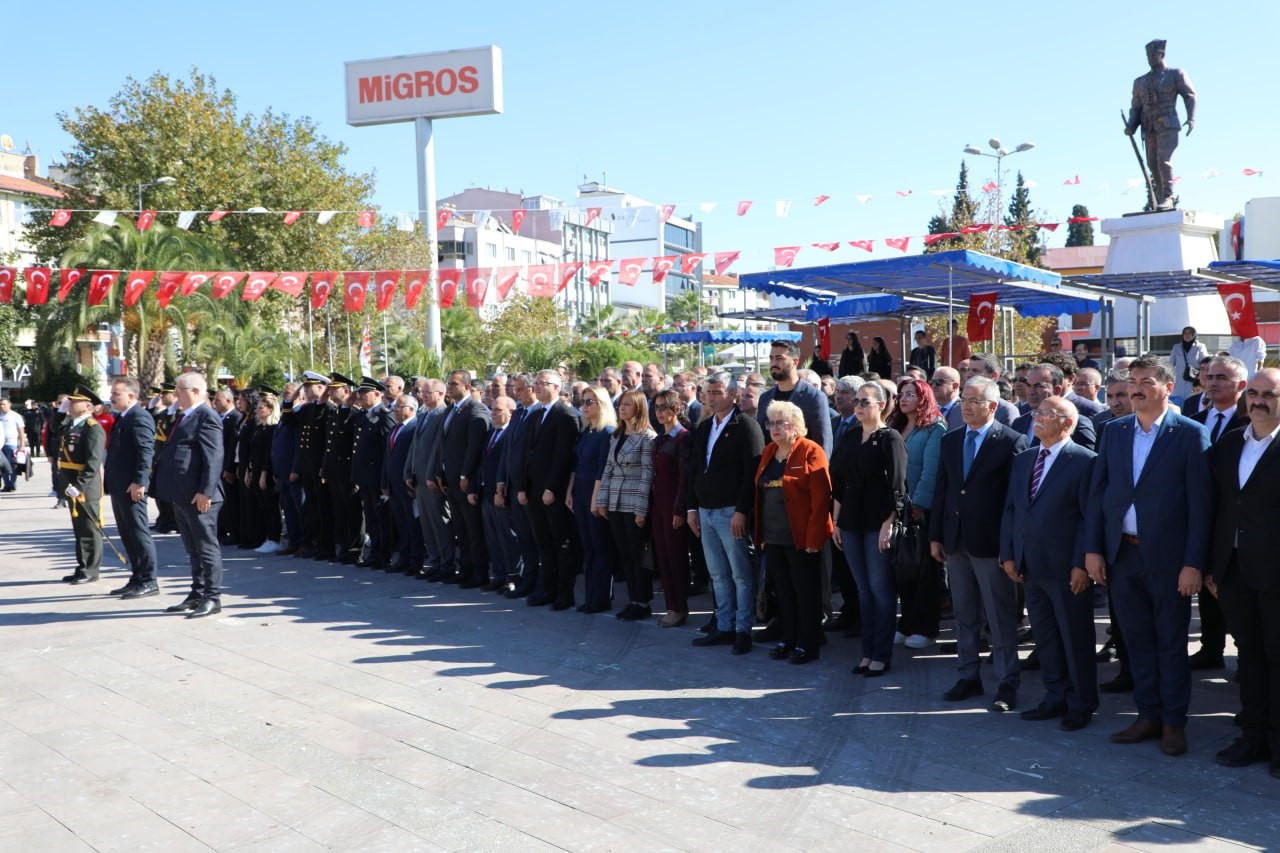 Edremit’te Cumhuriyet’in 101. yılı kutlamaları coşkuyla başladı
