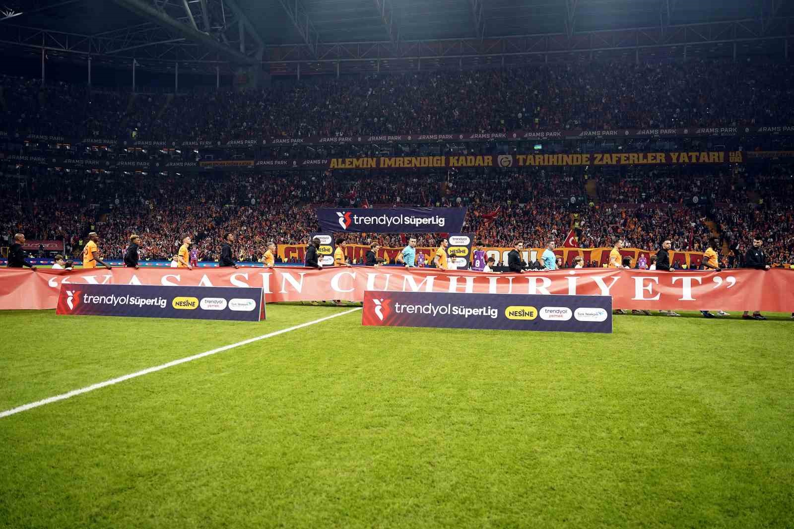 Trendyol Süper Lig: Galatasaray: 1 - Beşiktaş: 0 (Maç devam ediyor)
