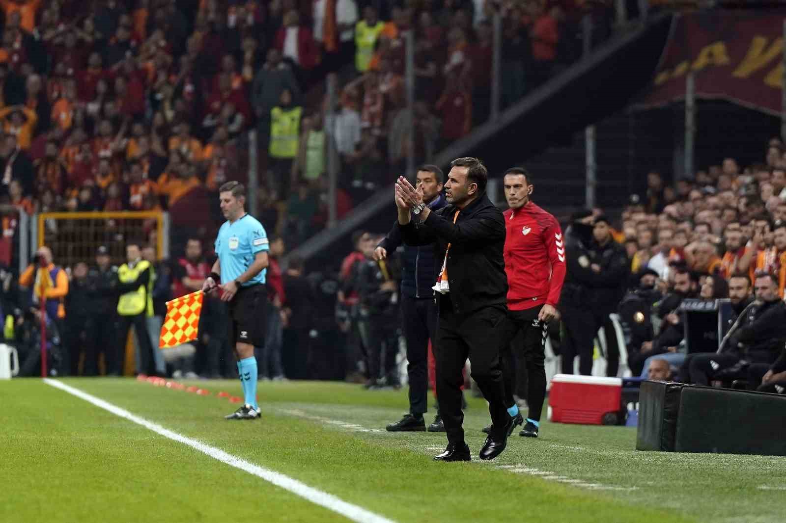 Trendyol Süper Lig: Galatasaray: 1 - Beşiktaş: 0 (İlk yarı)
