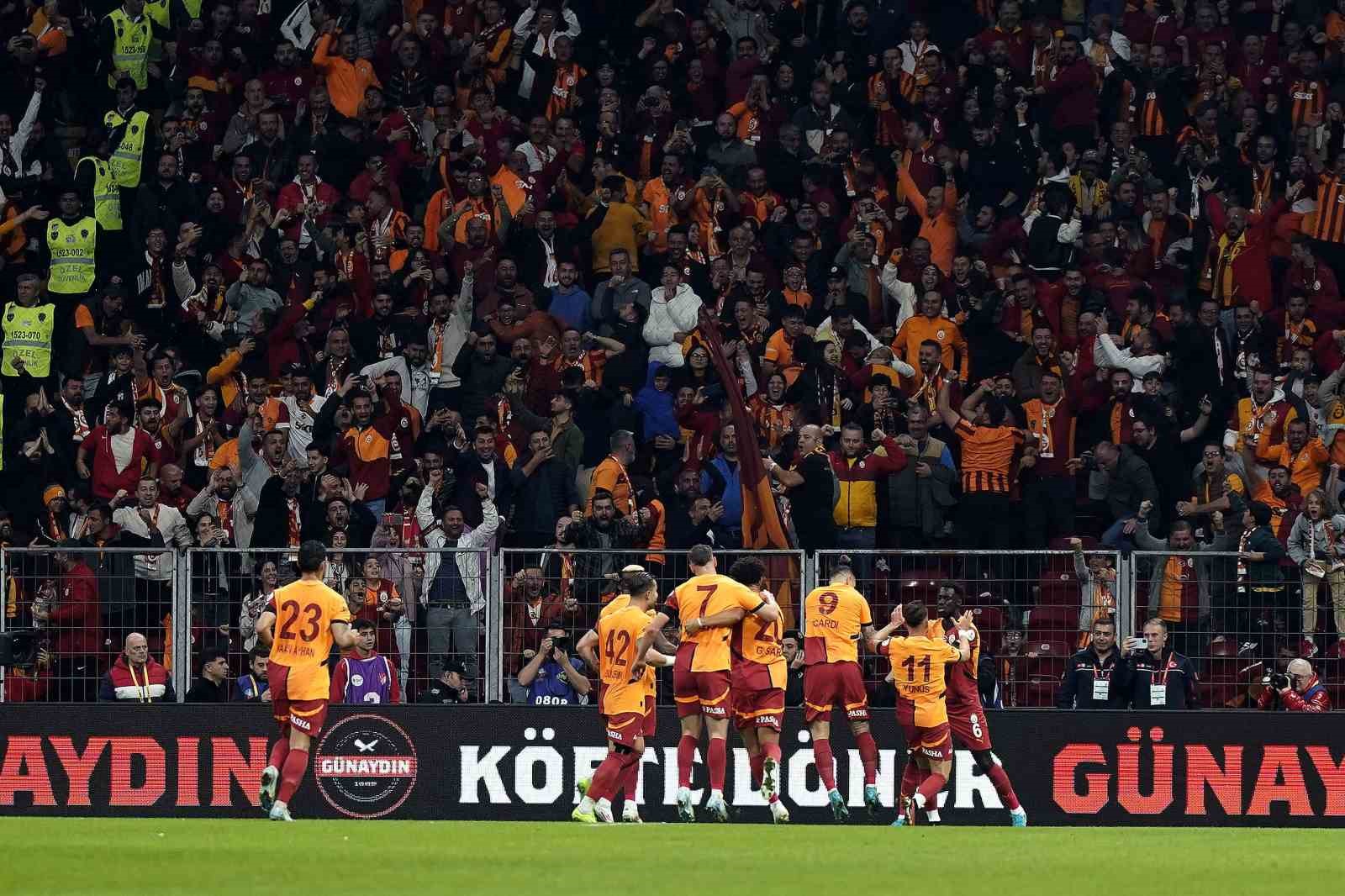 Trendyol Süper Lig: Galatasaray: 1 - Beşiktaş: 0 (İlk yarı)
