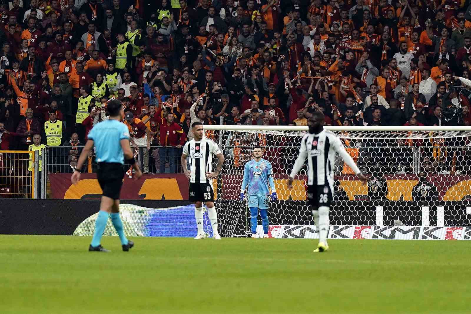 Trendyol Süper Lig: Galatasaray: 1 - Beşiktaş: 0 (İlk yarı)
