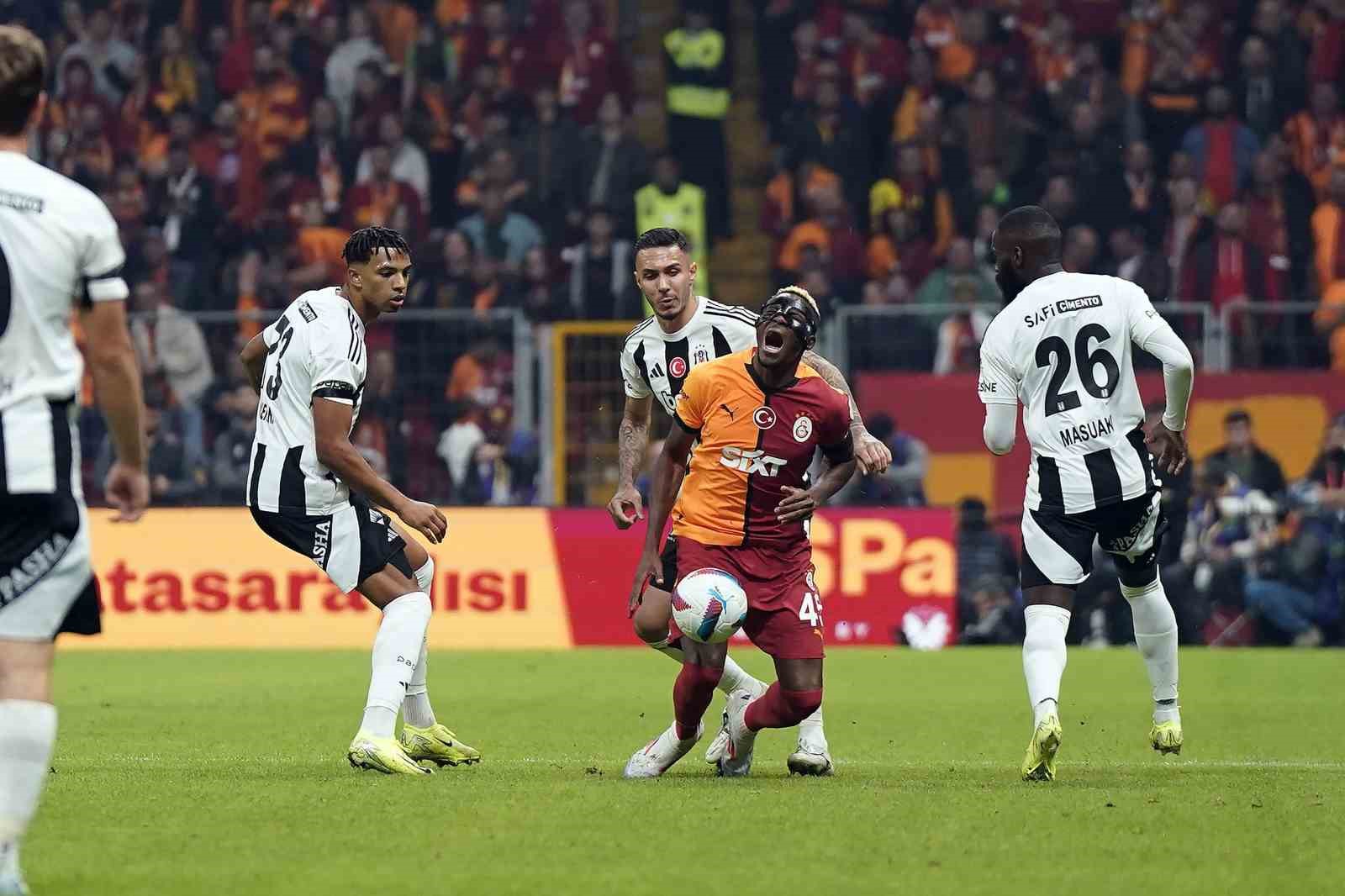 Trendyol Süper Lig: Galatasaray: 1 - Beşiktaş: 0 (İlk yarı)
