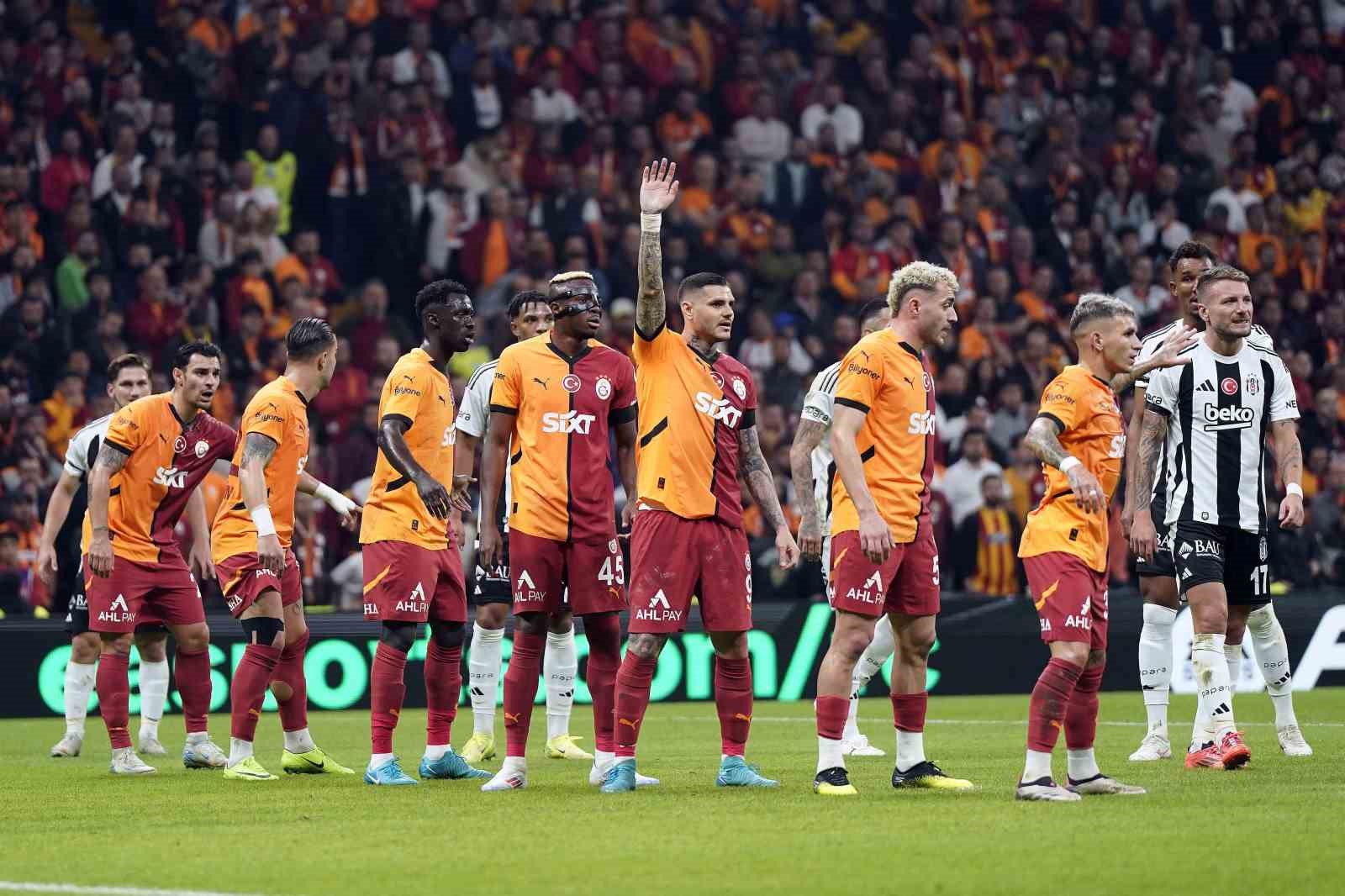 Trendyol Süper Lig: Galatasaray: 1 - Beşiktaş: 0 (İlk yarı)
