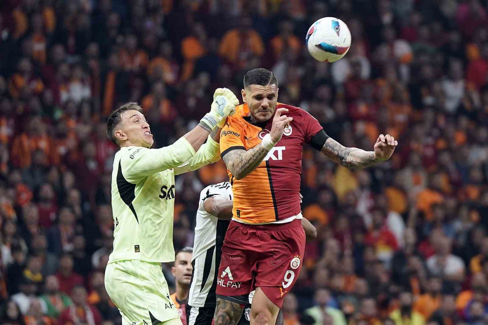 Trendyol Süper Lig: Galatasaray: 1 - Beşiktaş: 0 (İlk yarı)
