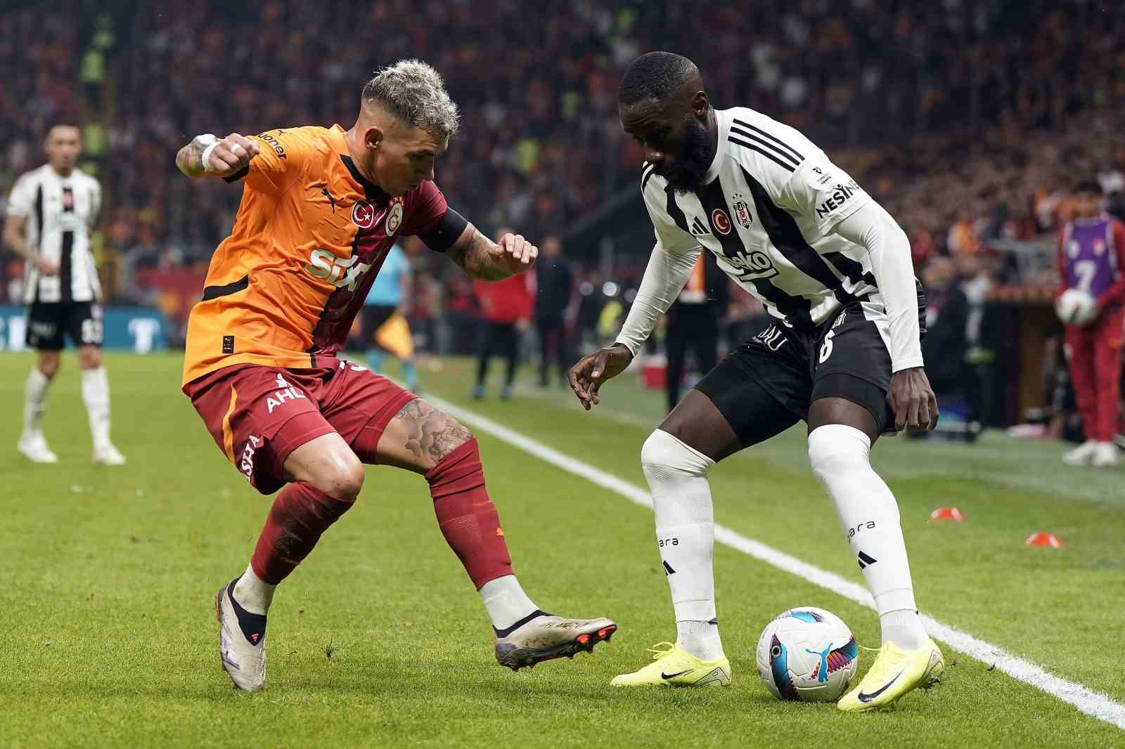 Trendyol Süper Lig: Galatasaray: 1 - Beşiktaş: 0 (İlk yarı)
