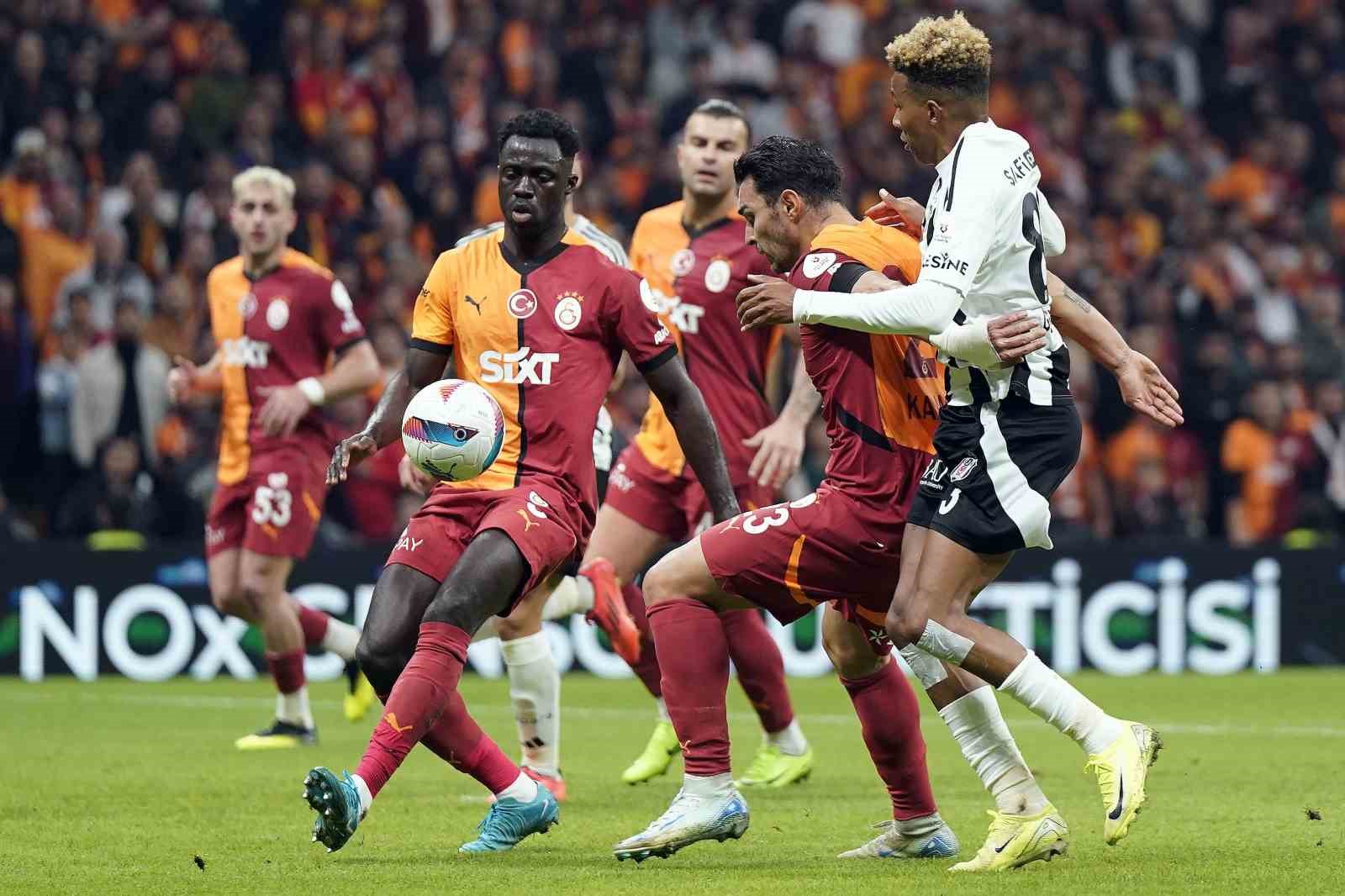 Trendyol Süper Lig: Galatasaray: 1 - Beşiktaş: 0 (İlk yarı)
