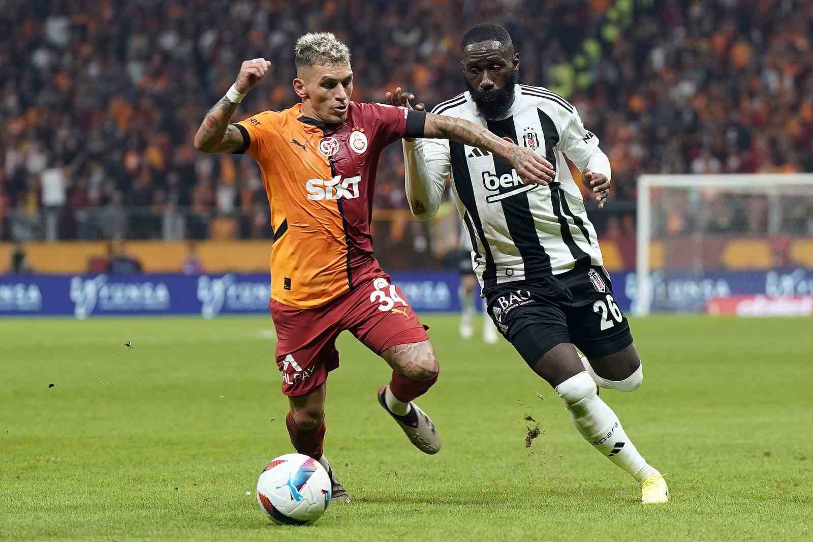 Trendyol Süper Lig: Galatasaray: 1 - Beşiktaş: 0 (İlk yarı)
