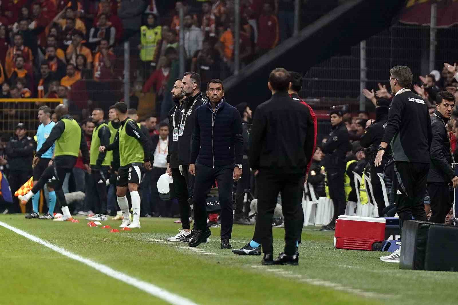 Trendyol Süper Lig: Galatasaray: 1 - Beşiktaş: 0 (İlk yarı)
