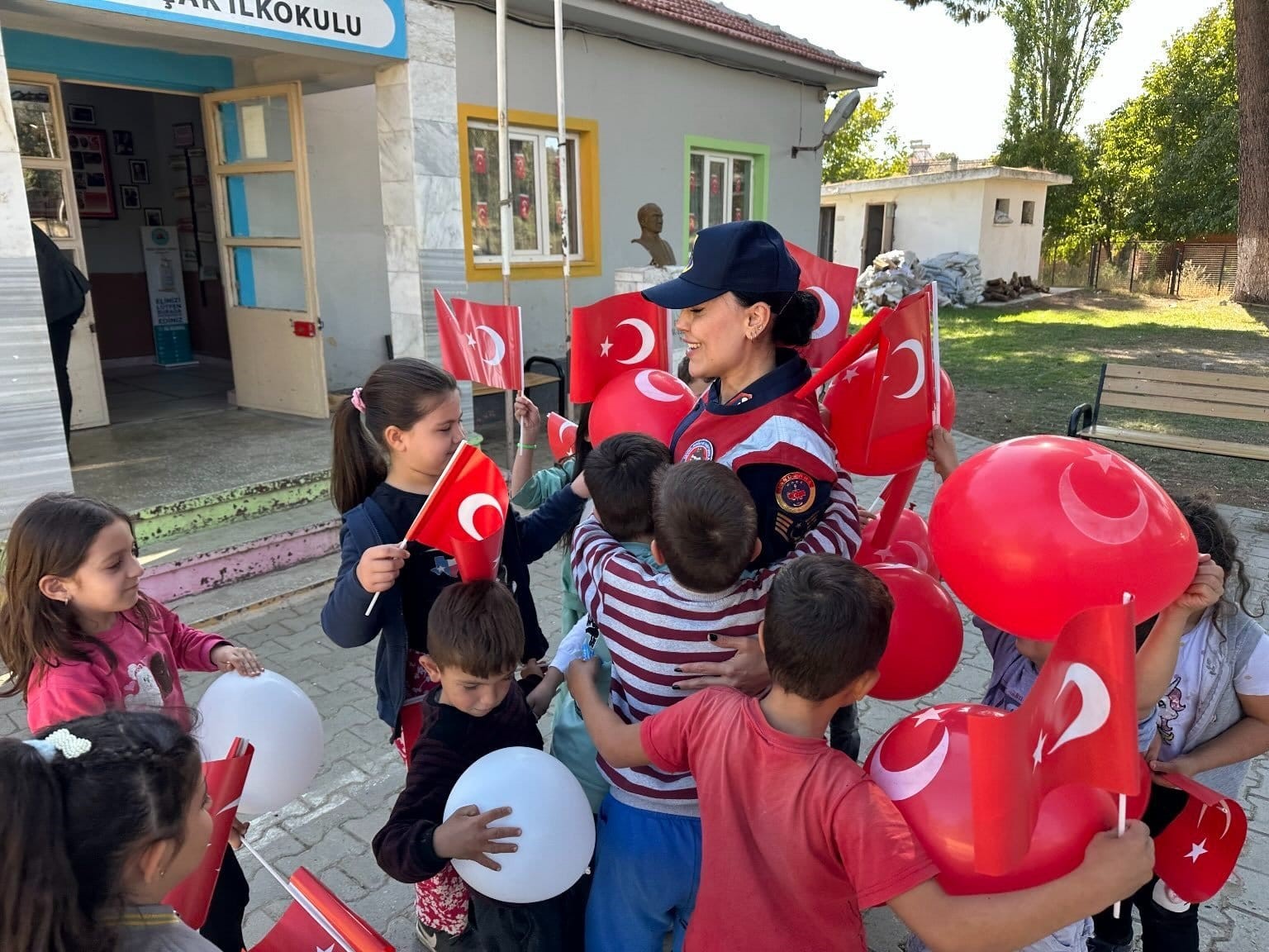 Köşk’te öğrencilere ağaç sevgisi aşılandı
