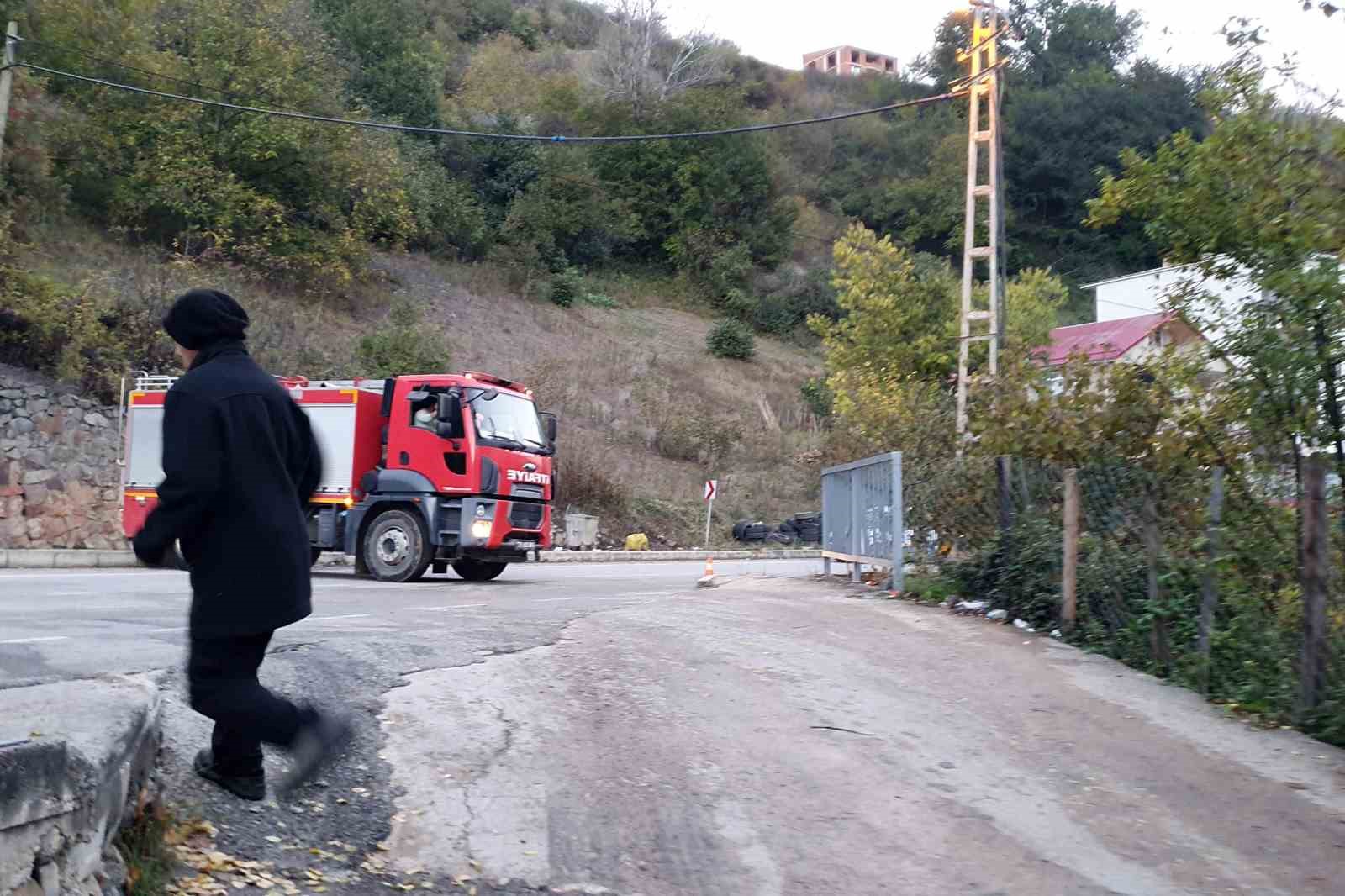 Gümüşhane’de bacadan çıkan yangında binanın iki katı hasar gördü
