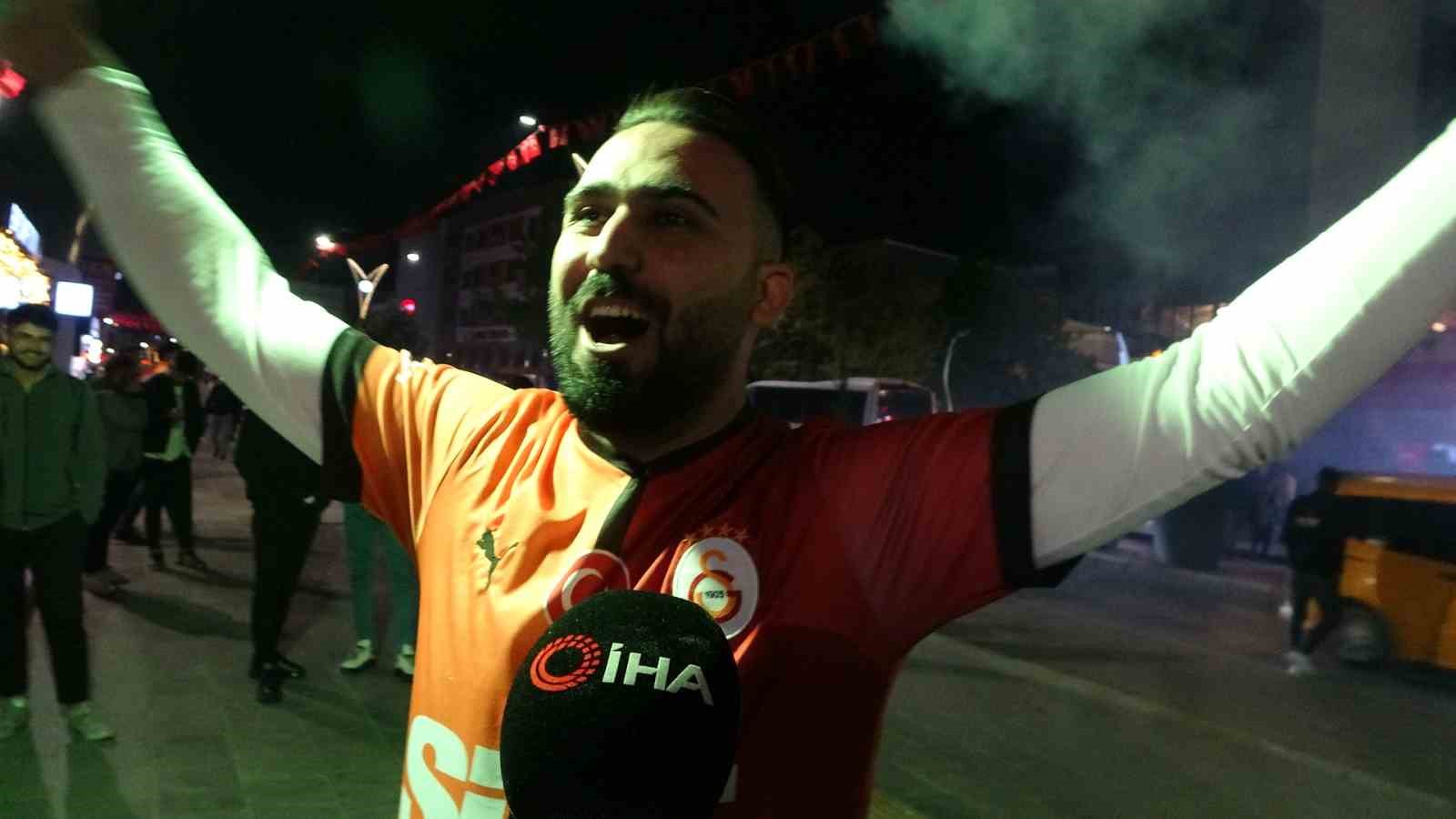 Van’da Galatasaraylı taraftarların derbi coşkusu
