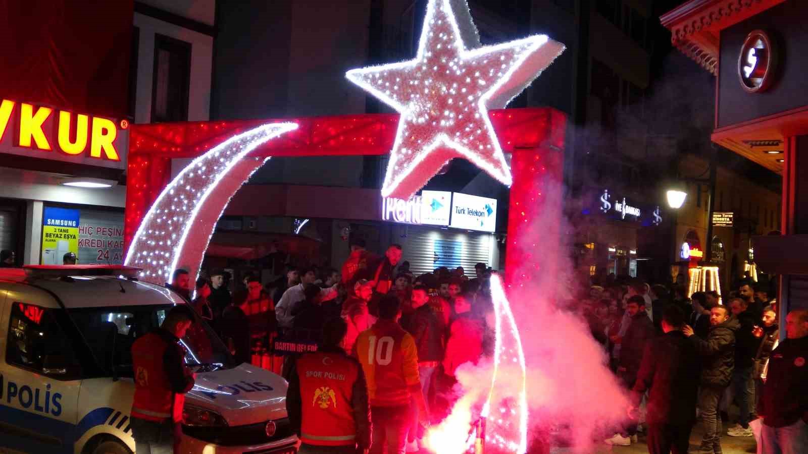 Bartın’da Galatasaray taraftarlarının galibiyet sevinci
