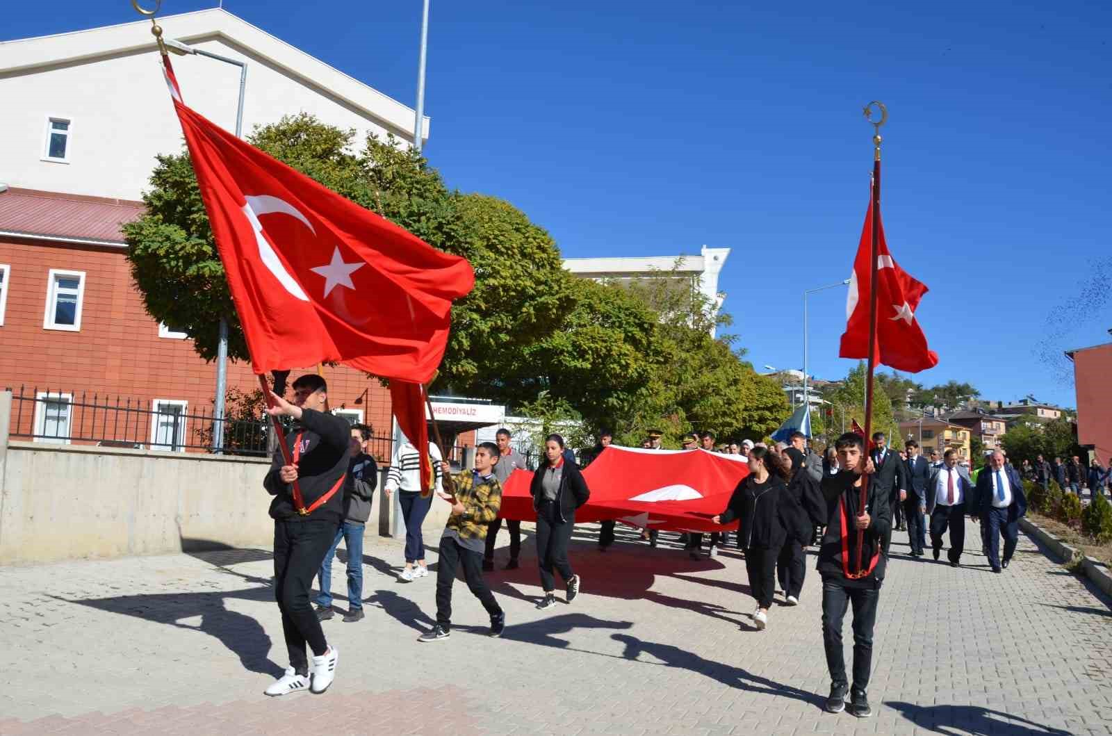 Tercan’da Cumhuriyet Yürüyüşü yapıldı
