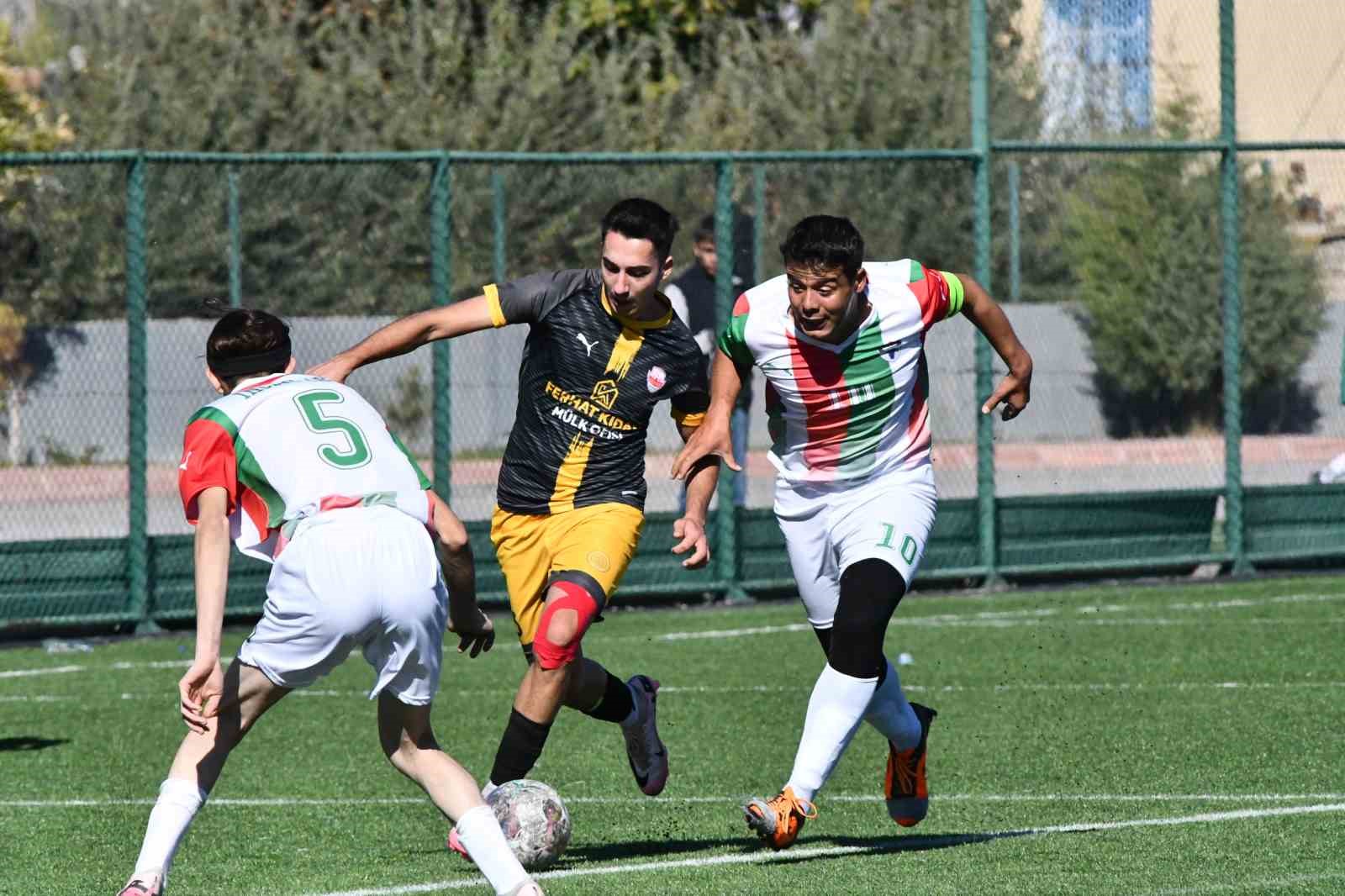 Kayseri 1. Amatör Küme: Talas Anayurtspor: 3 - İncesu Gençlikspor: 1
