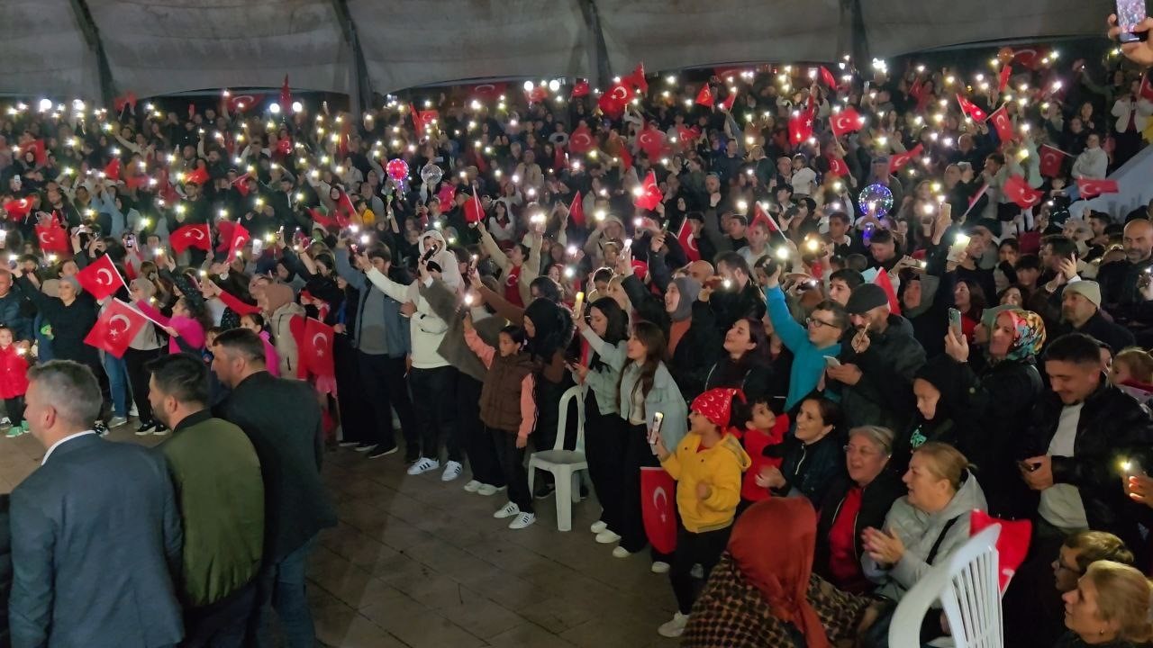 Alaplı’da Cumhuriyet Bayramı’nda fener alayı coşkusu
