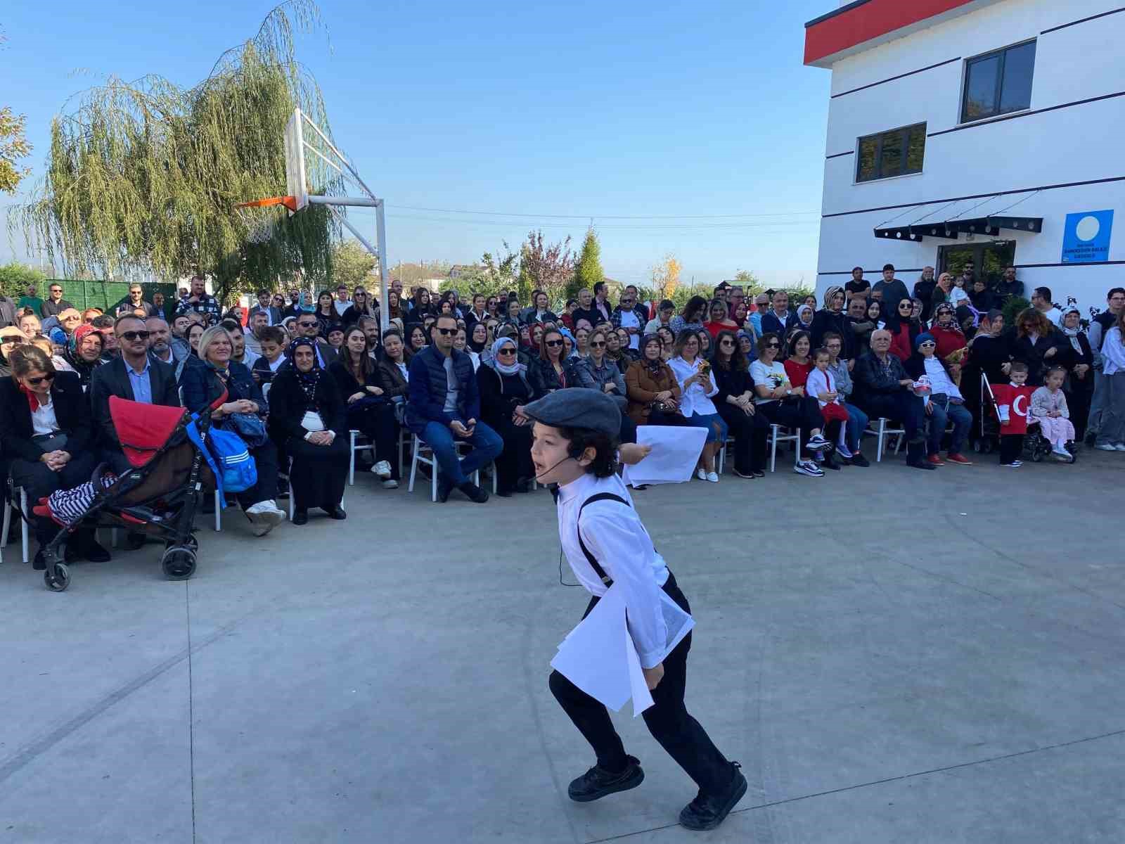 Öğrenciler, Cumhuriyeti coşku ile kutladı
