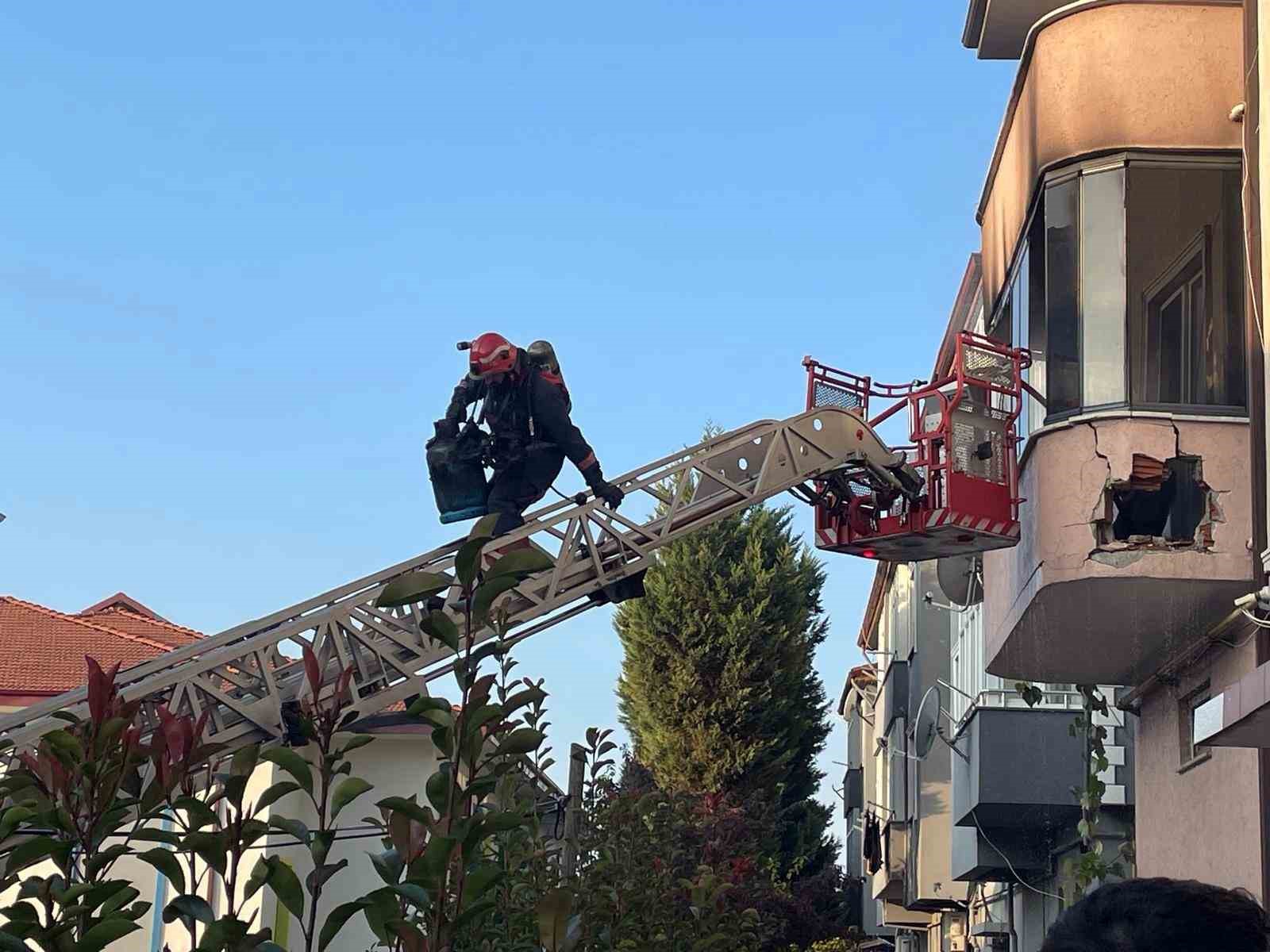 Balkonda patlayan piknik tüpü yangına sebep oldu
