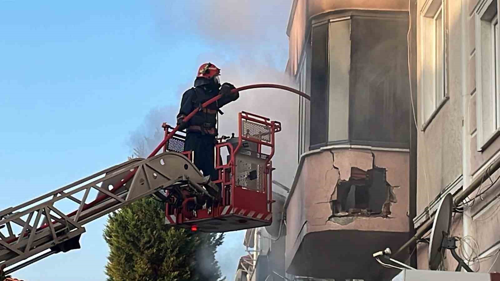 Balkonda patlayan piknik tüpü yangına sebep oldu
