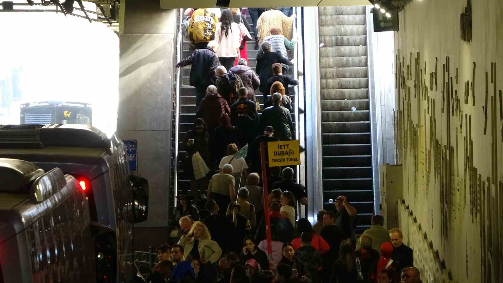 Taksim’de asansör ve yürüyen merdiven arızası vatandaşları mağdur etmeye devam ediyor
